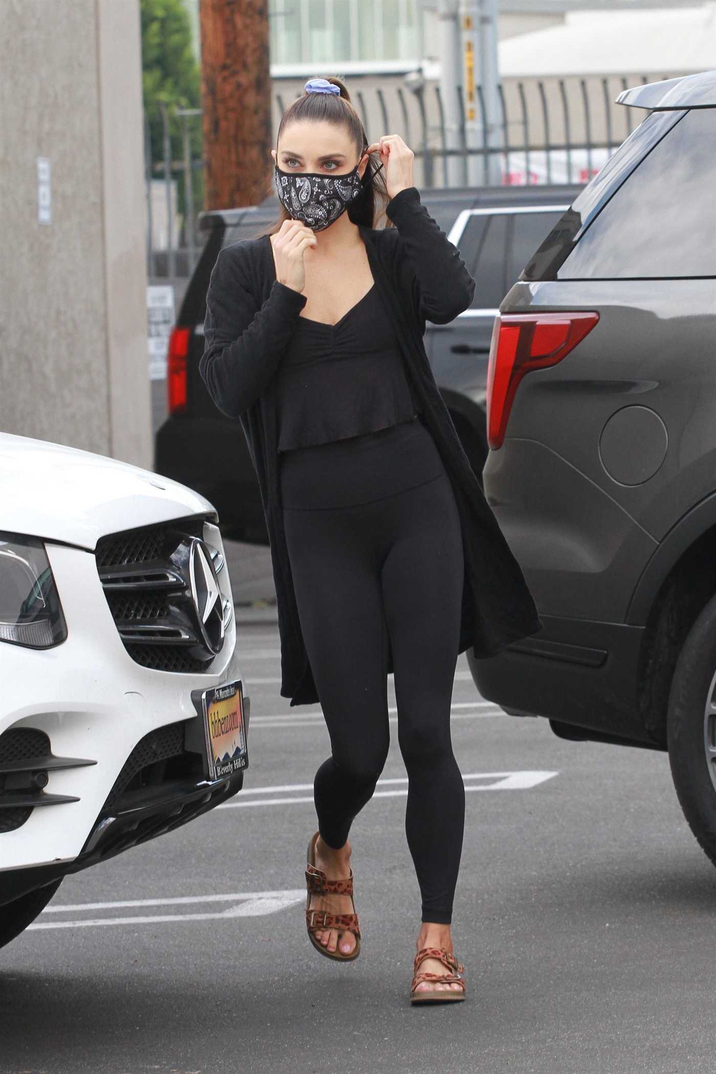 Jenna Johnson in a Black Leggings Arrives at the DWTS Studio in Los Angeles 11/01/2020