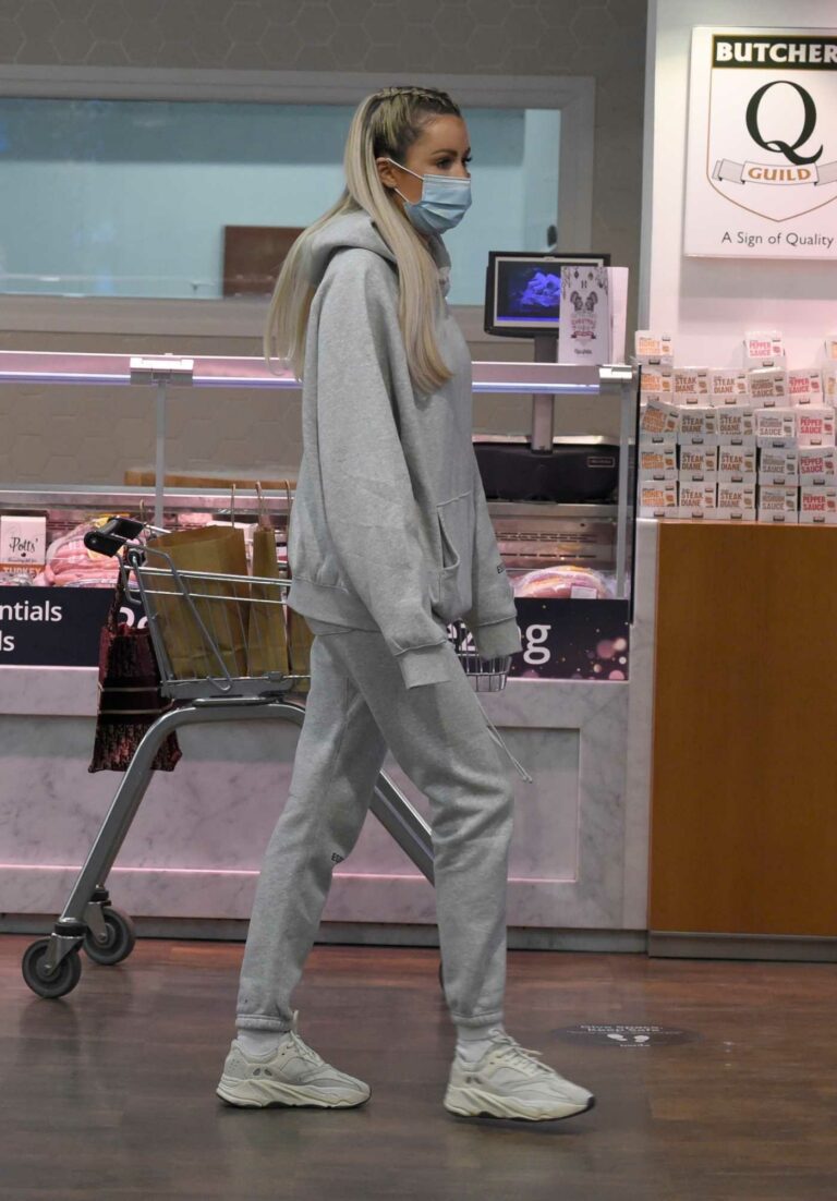 Olivia Attwood in a Grey Sweatsuit