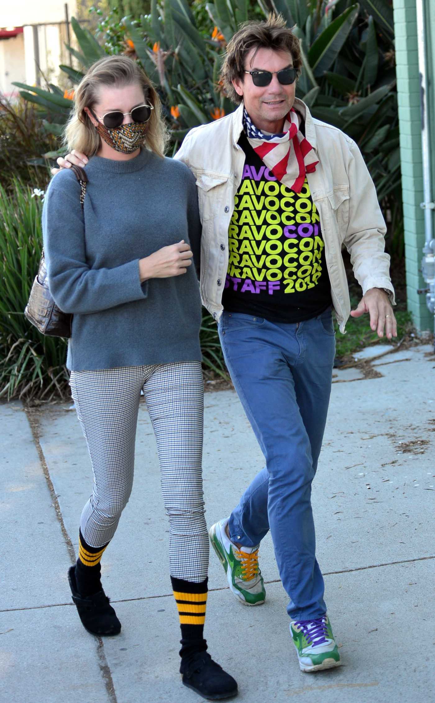 Rebecca Romijn in a Grey Sweater Was Seen Out with Jerry O'Connell in Studio City 11/10/2020