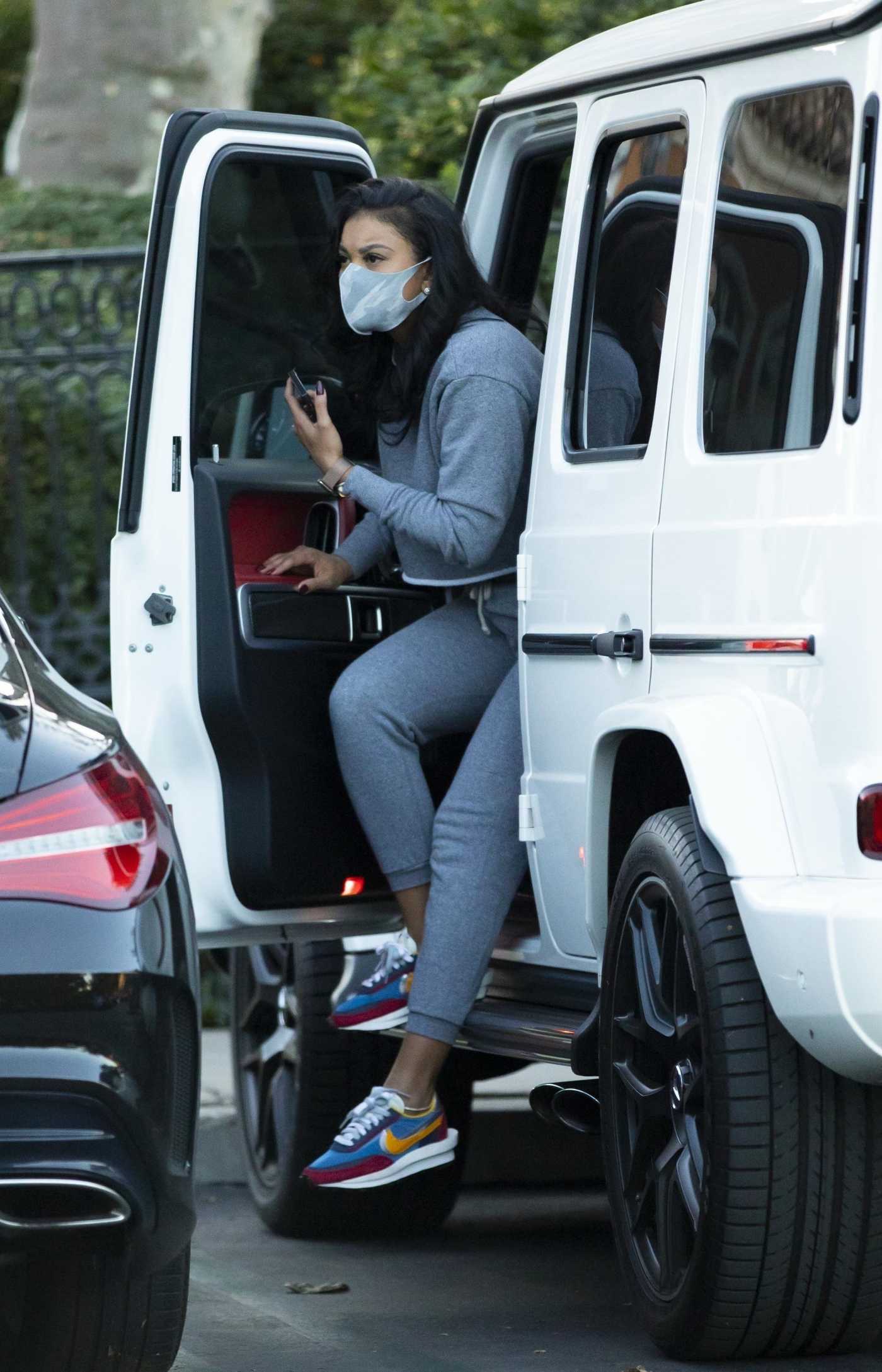 Eniko Parrish in a Grey Sweatsuit Goes Shopping on Christmas Eve in Calabasas 12/24/2020