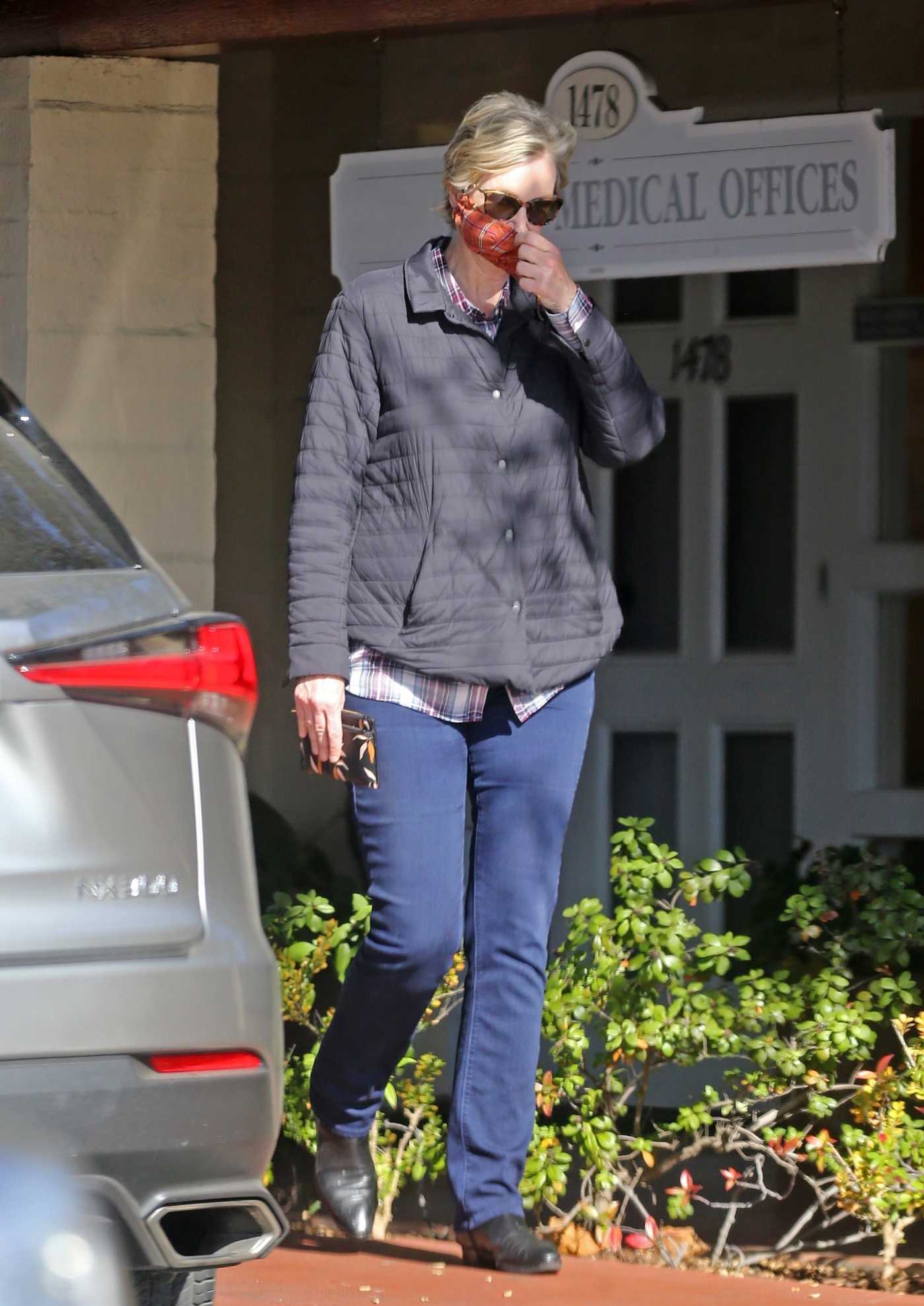 Jane Lynch in a Red Protective Mask Was Seen Out in Brentwood 12/04/2020