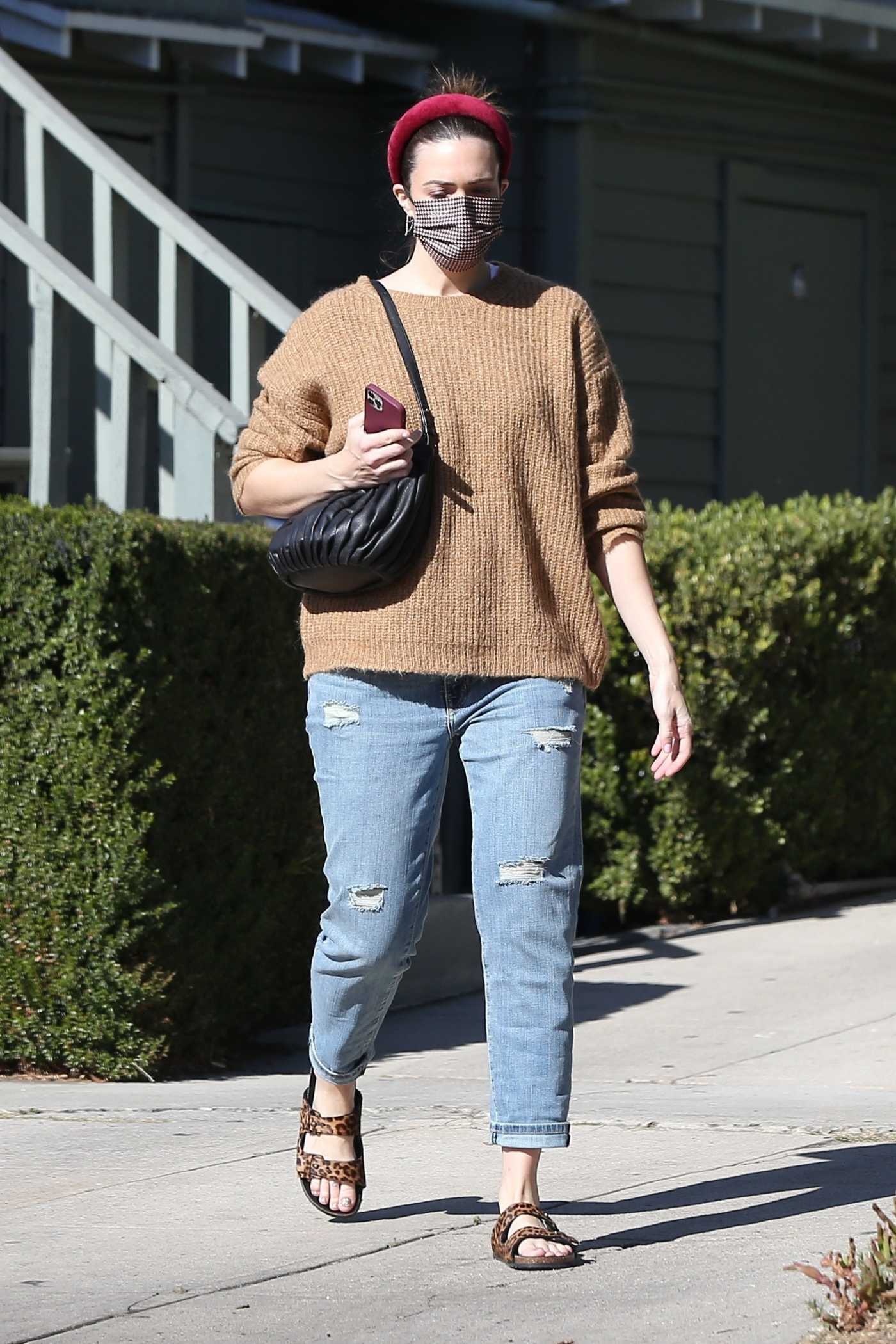 Mandy Moore in a Beige Sweater Was Seen Out in Los Angeles 12/02/2020