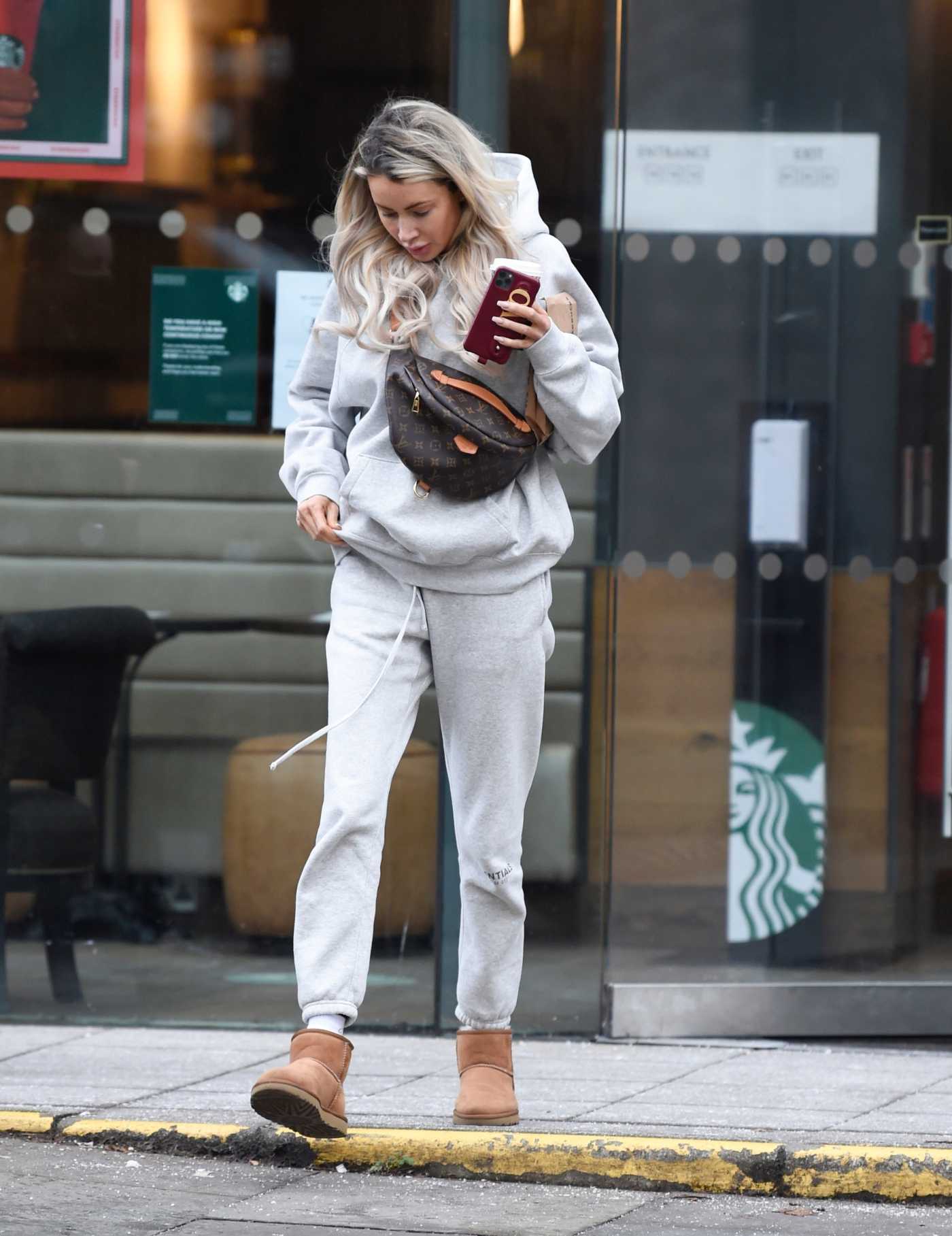 Olivia Attwood in a Grey Sweatsuit Grabs a Drink at Starbucks in Manchester 12/01/2020