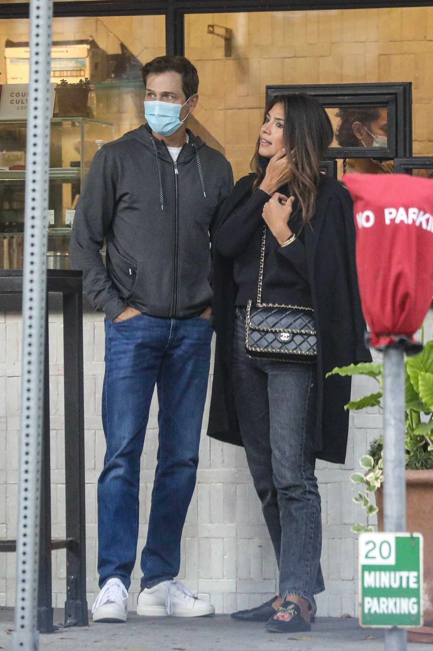 Pia Miller in a Black Coat Was Seen Out with Fiance Patrick Whitesell in Beverly Hills 12/07/2020