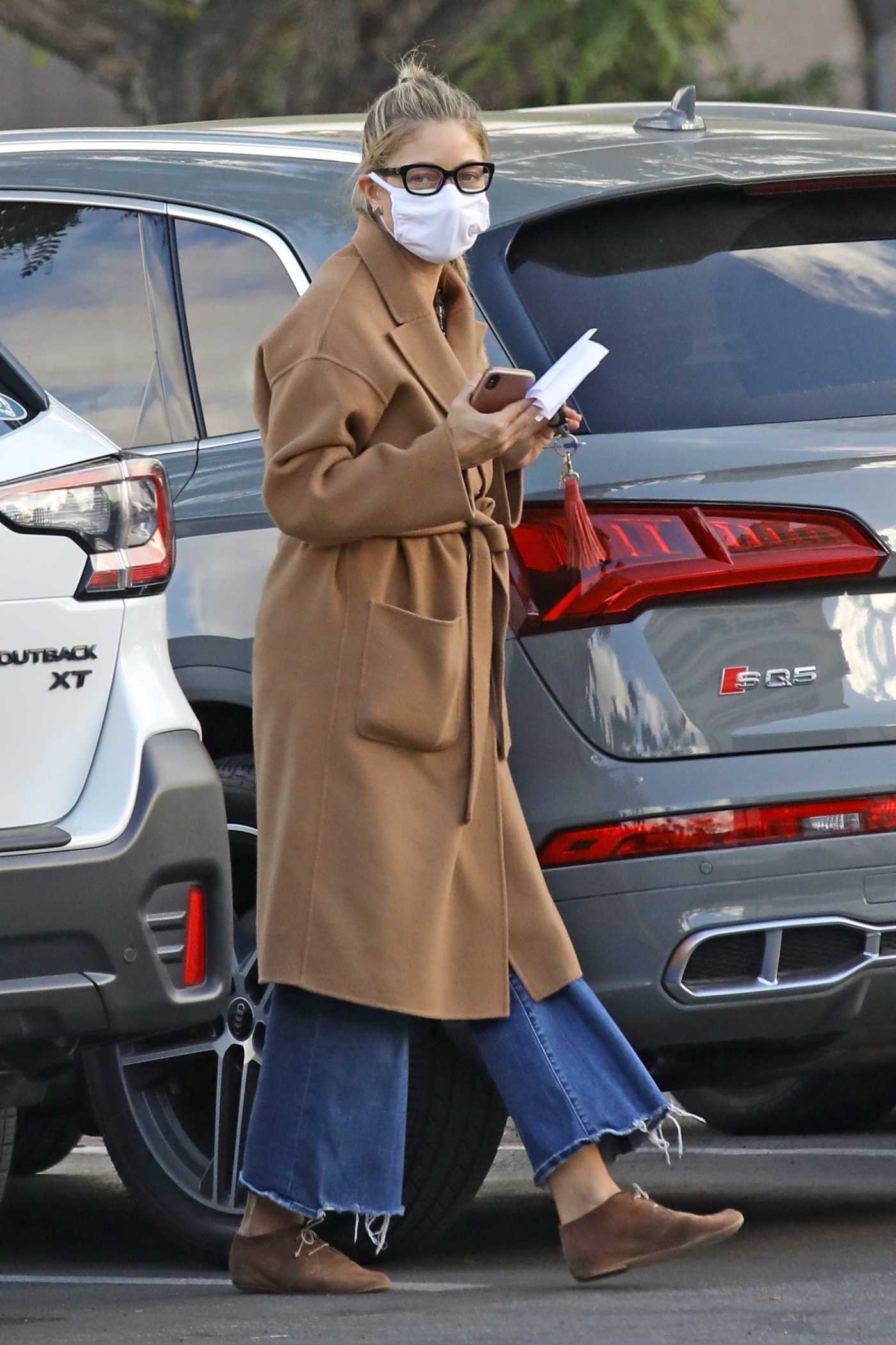 Rebecca Gayheart in a Beige Coat Goes Grocery Shopping at Bristol Farms in Beverly Hills 12/17/2020