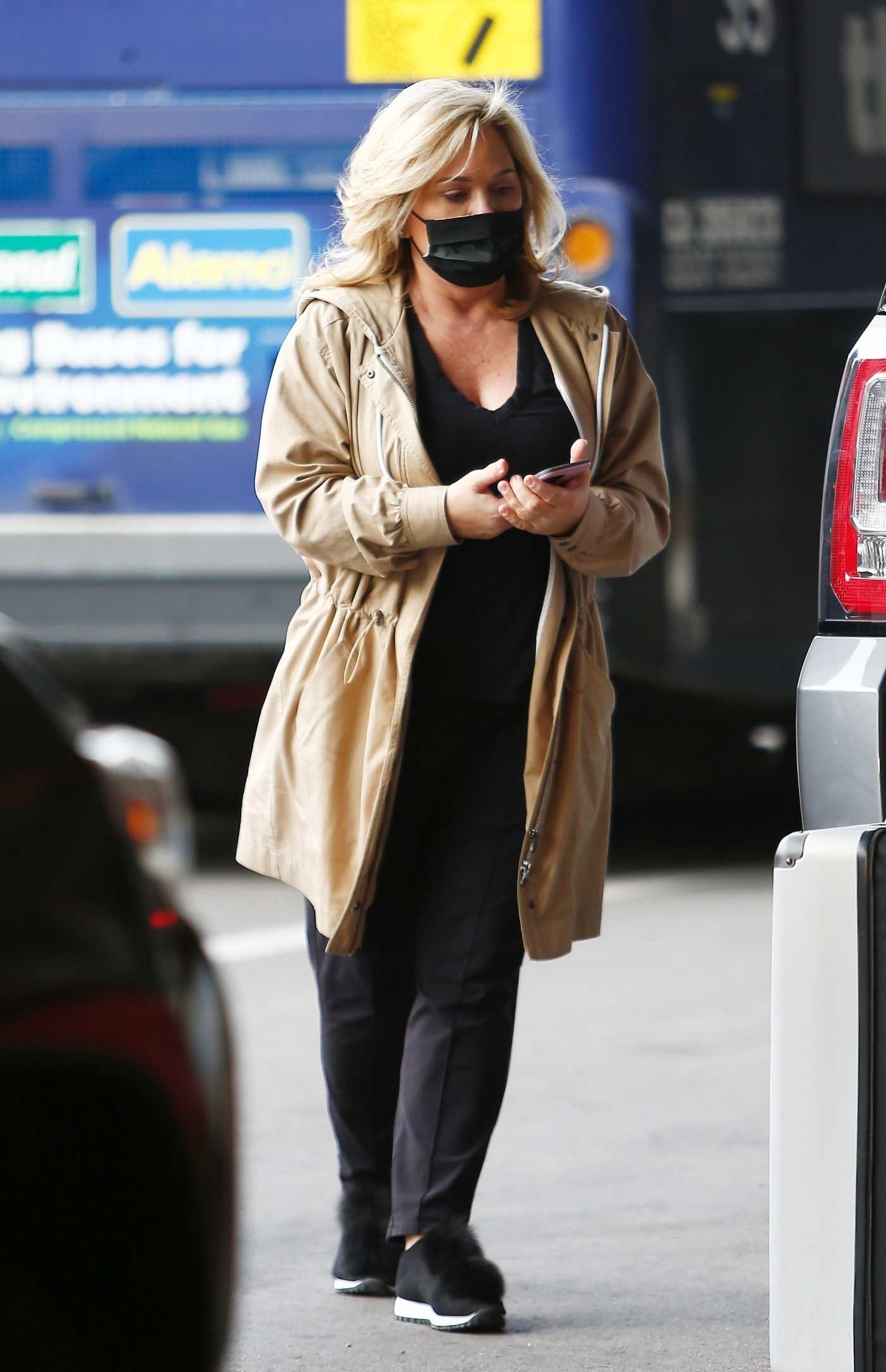 Julie Chrisley in a Black Protective Mask Arrives at LAX Airport in Los Angeles 01/07/2021
