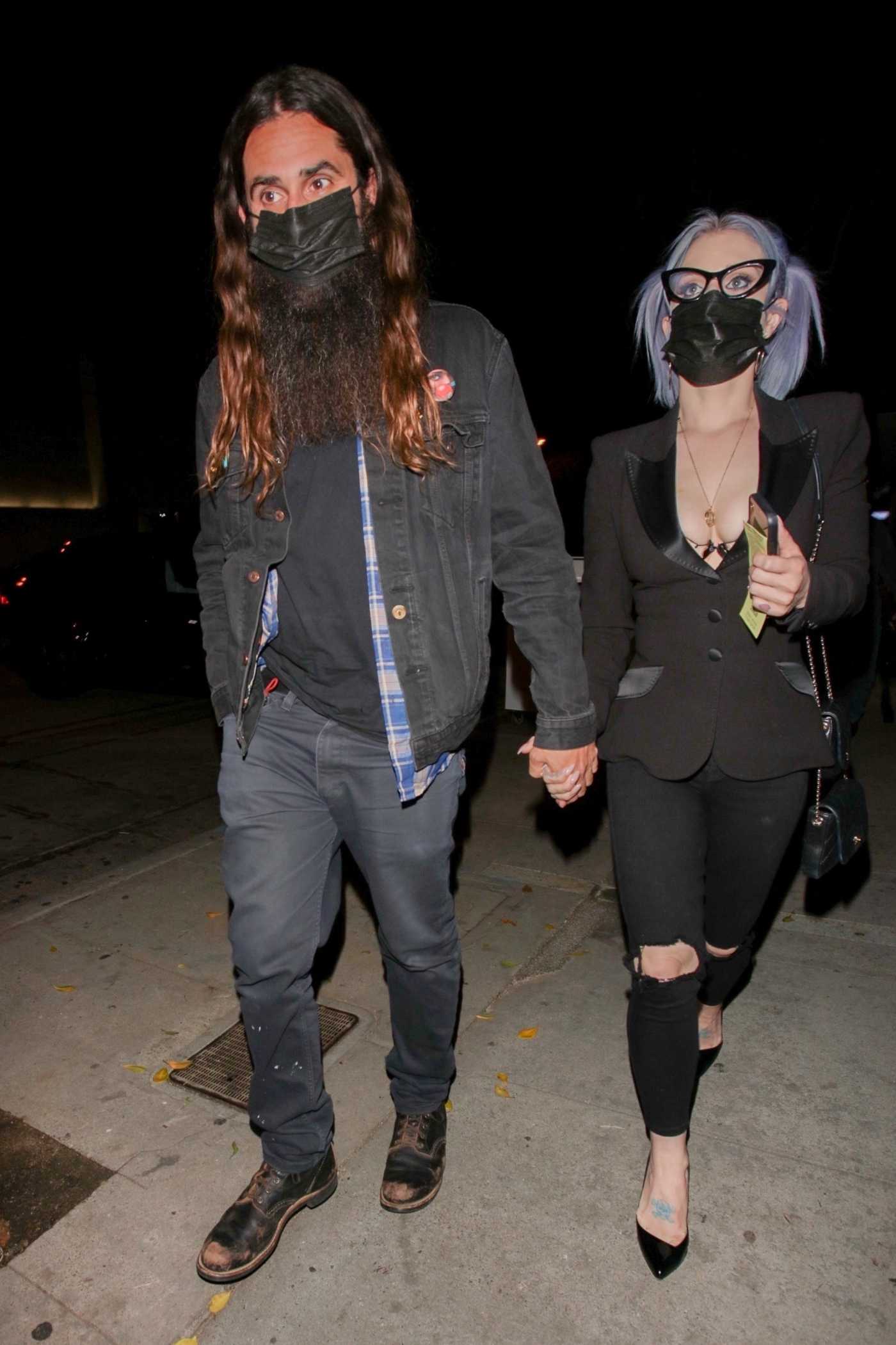 Kelly Osbourne in a Black Protective Mask Arrives for Dinner with Her Boyfriend Erik Bragg at Craig’s in West Hollywood 02/02/2021