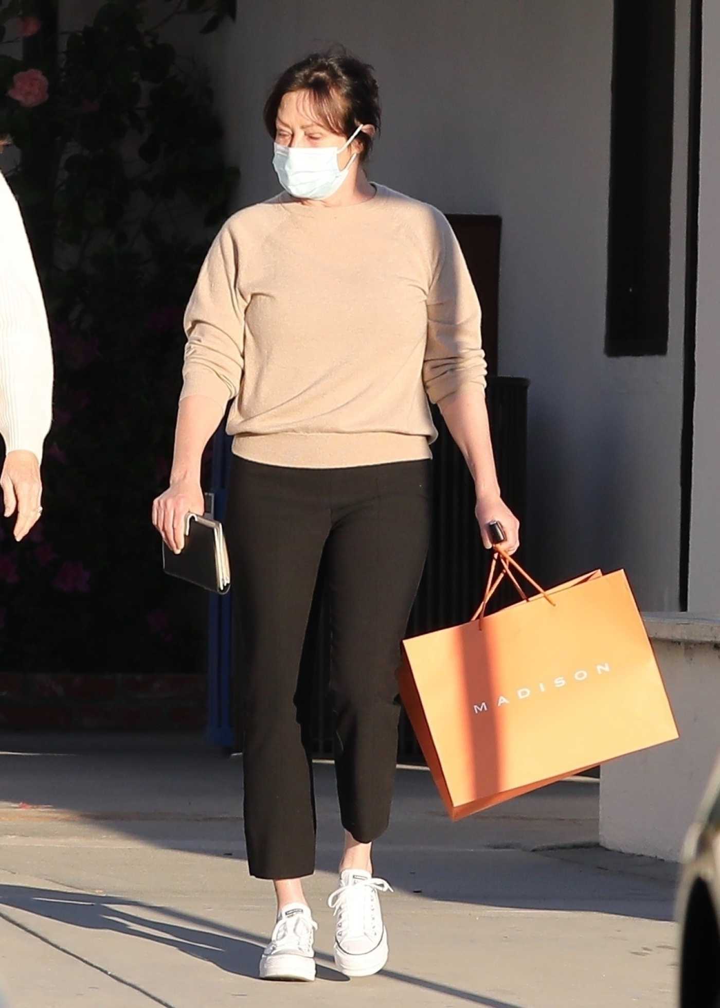 Shannen Doherty in a Black Pants Goes Shopping in Malibu 02/22/2021