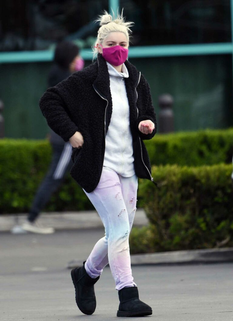 Ariel Winter in a Lilac Protective Mask