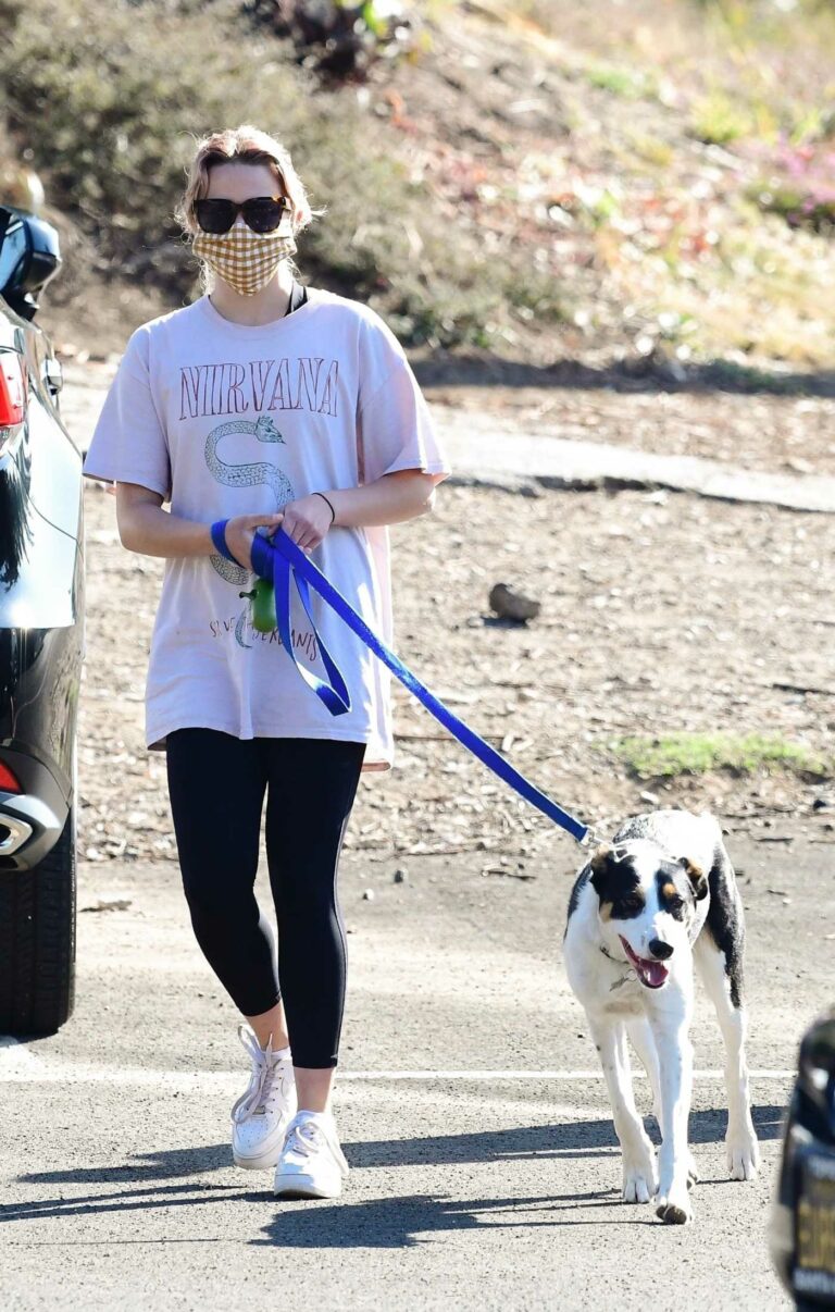 Ava Phillippe in a White Tee