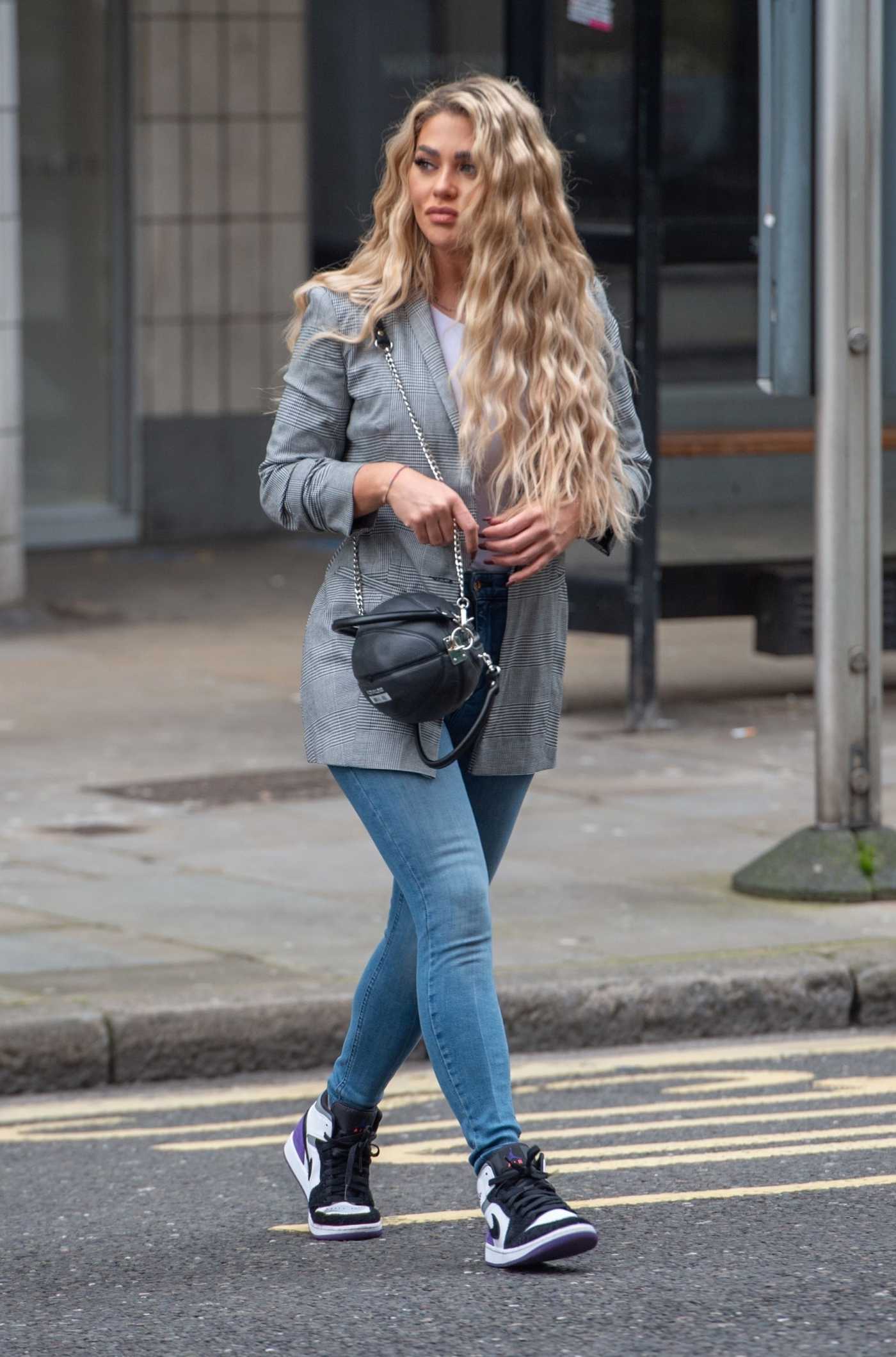 Bianca Gascoigne in a Grey Blazer Was Seen Out in Holborn 03/18/2021