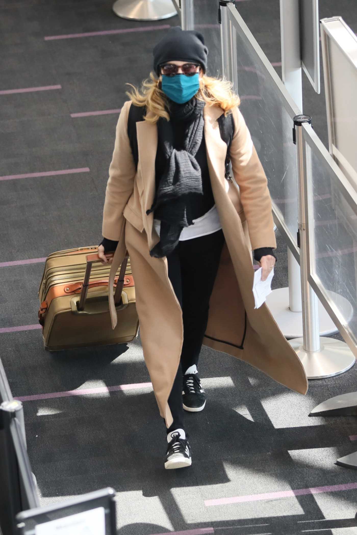 Felicity Huffman in a Beige Coat Arrives at LAX Airport in Los Angeles 03/09/2021