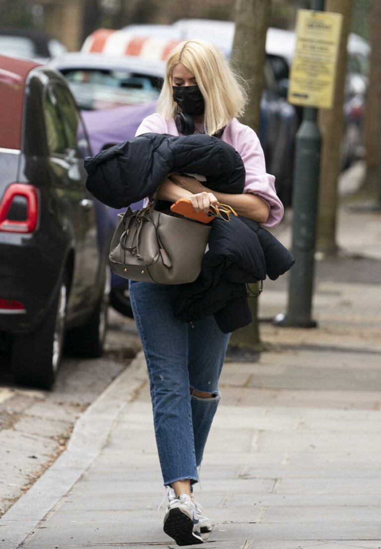 Holly Willoughby in a Blue Ripped Jeans
