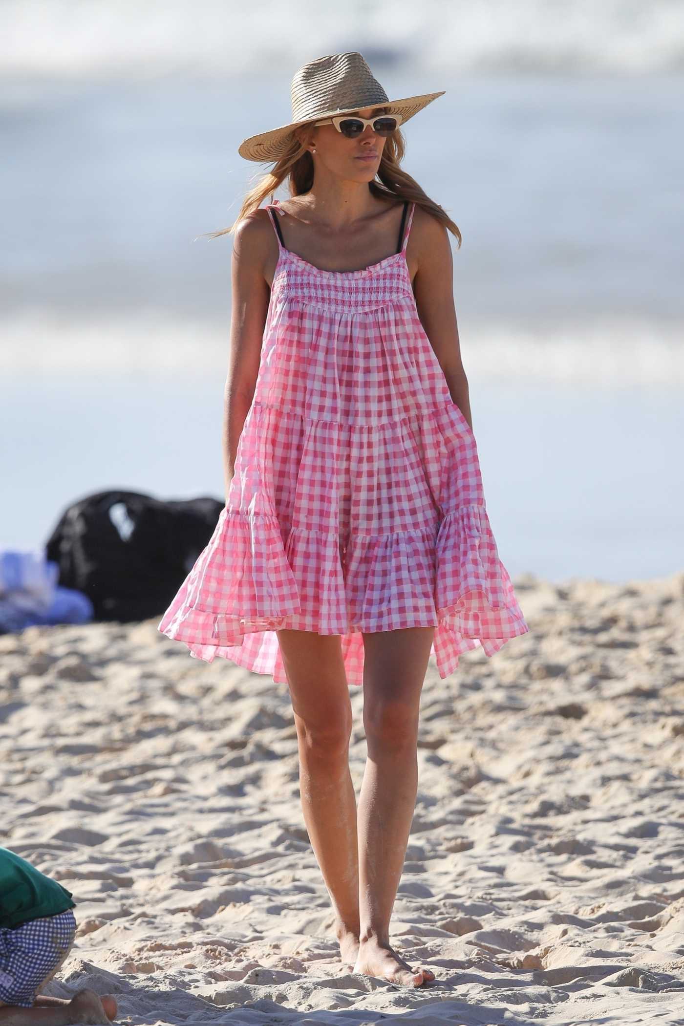 Rebecca Judd in a Pink Mini Dress on the Beach in Sydney 04/12/2021