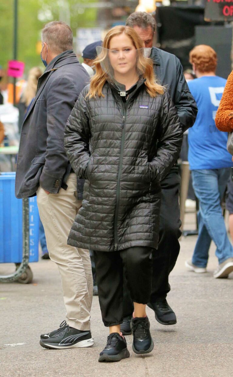 Amy Schumer in a Black Sneakers