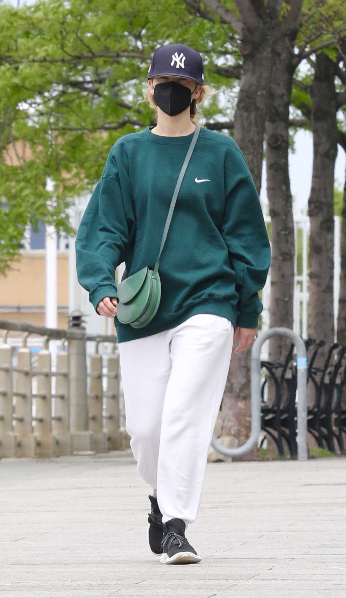 Jennifer Lawrence in a Green Sweatshirt Was Seen Walking Along Manhattan's Hudson River Park in NYC 05/24/2021