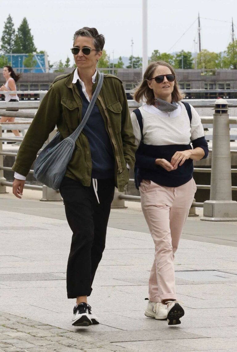 Jodie Foster in a Pink Pants