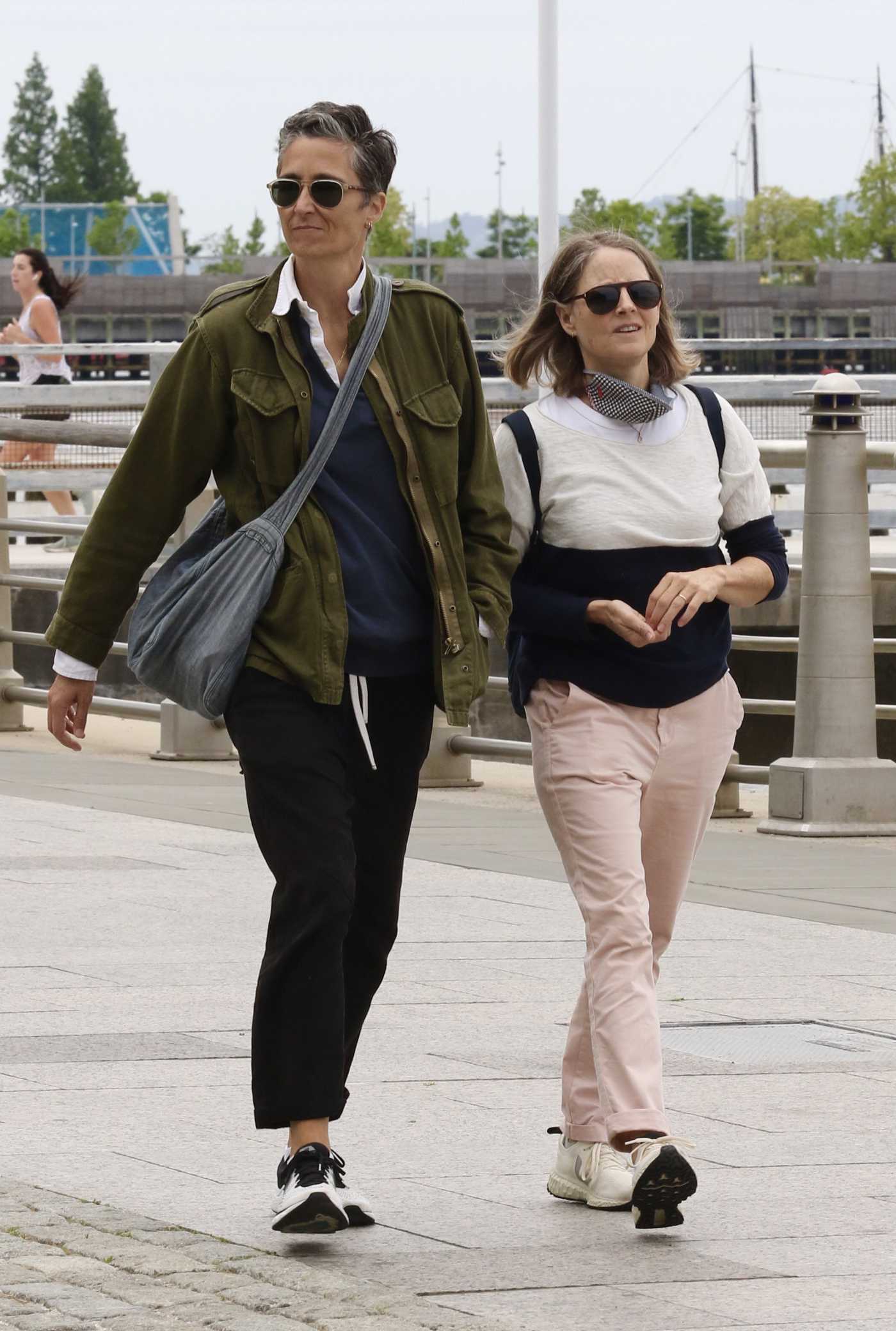 Jodie Foster in a Pink Pants Was Seen Out with Alexandra Hedison while Walking Along Manhattan's Hudson River Park in NYC 05/24/2021