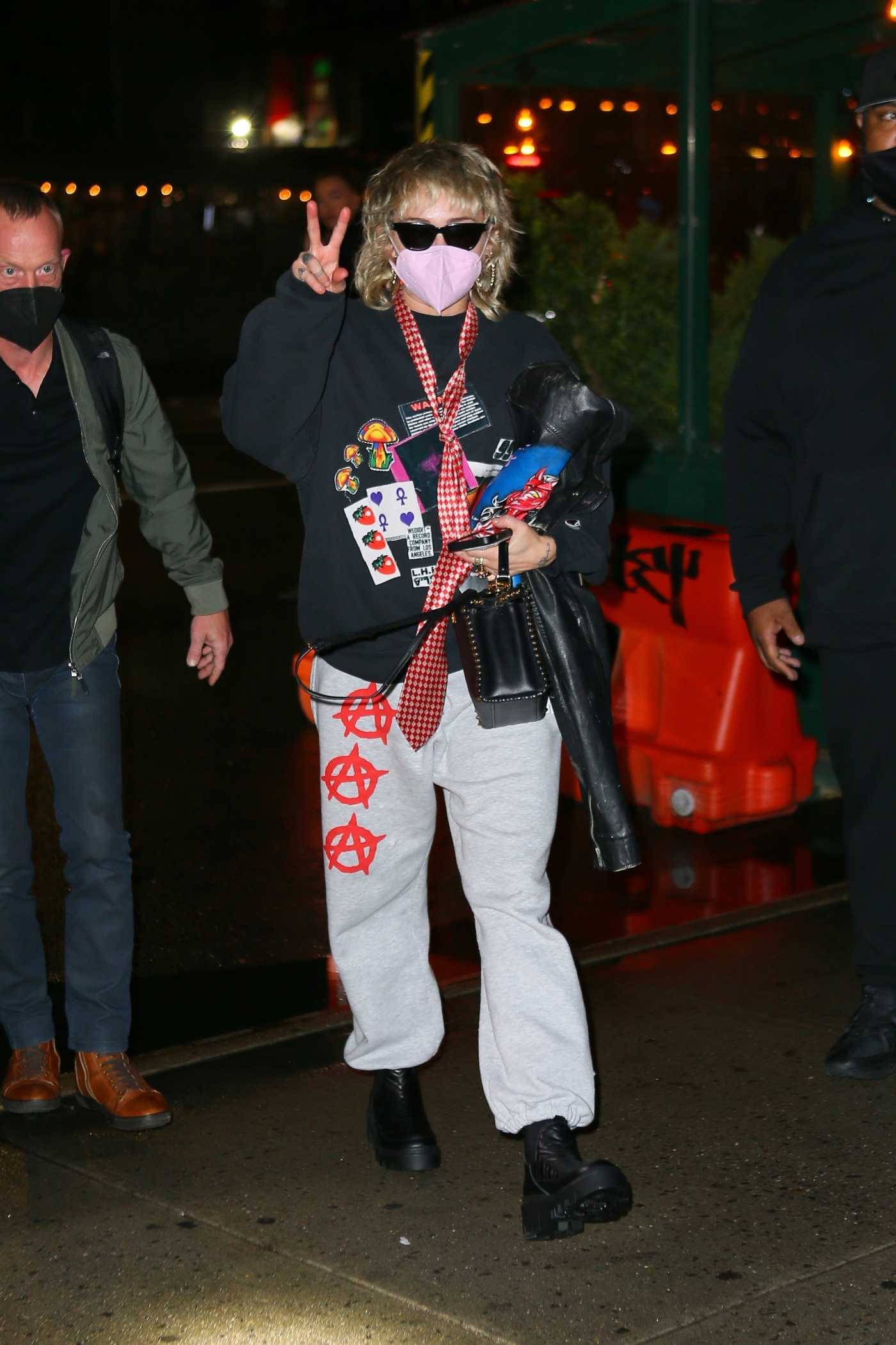 Miley Cyrus in a Grey Sweatpants Arrives at JFK Airport in New York 05/05/2021
