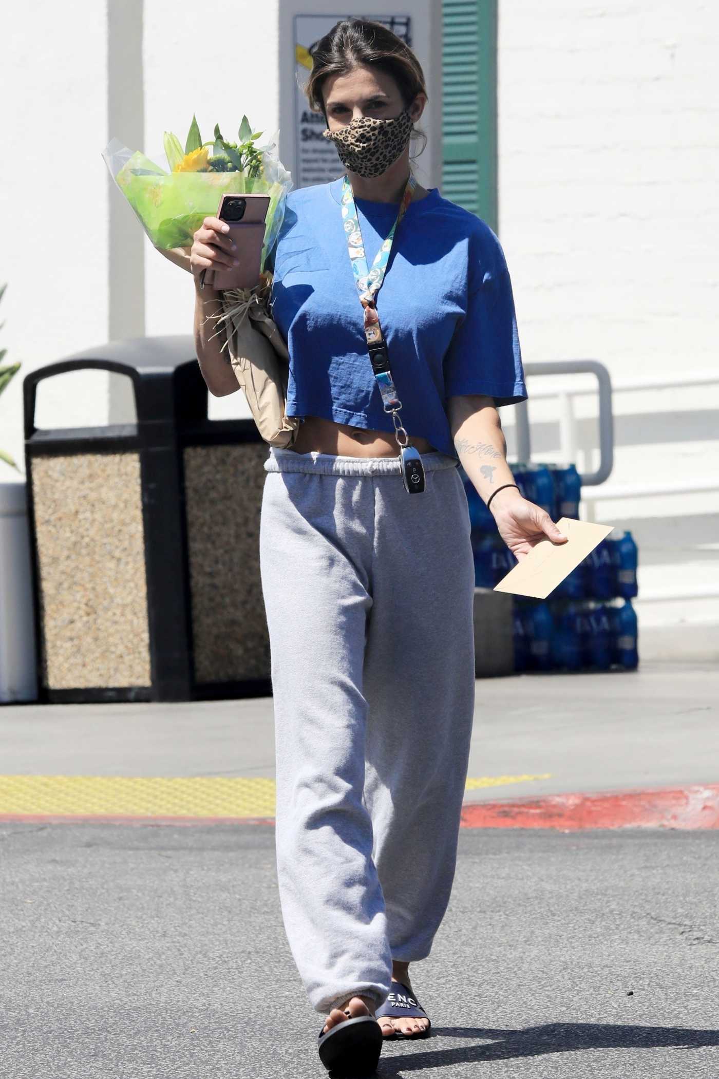 Elisabetta Canalis in a Grey Sweatpants Makes a Stop at Bristol Farms in Beverly Hills 06/11/2021