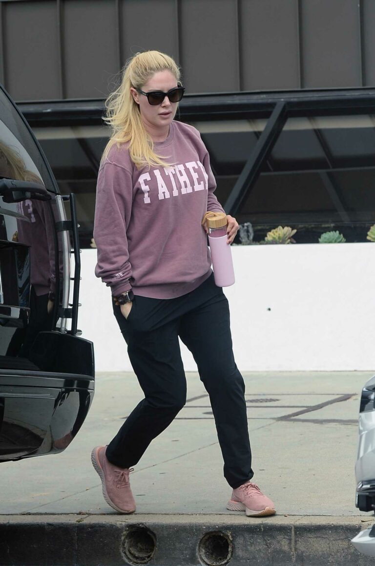Heidi Montag in a Lilac Sweatshirt