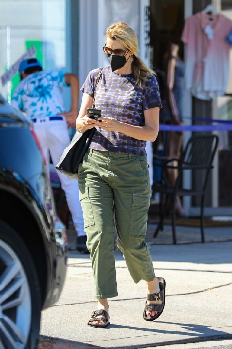 Laura Dern in an Olive Pants