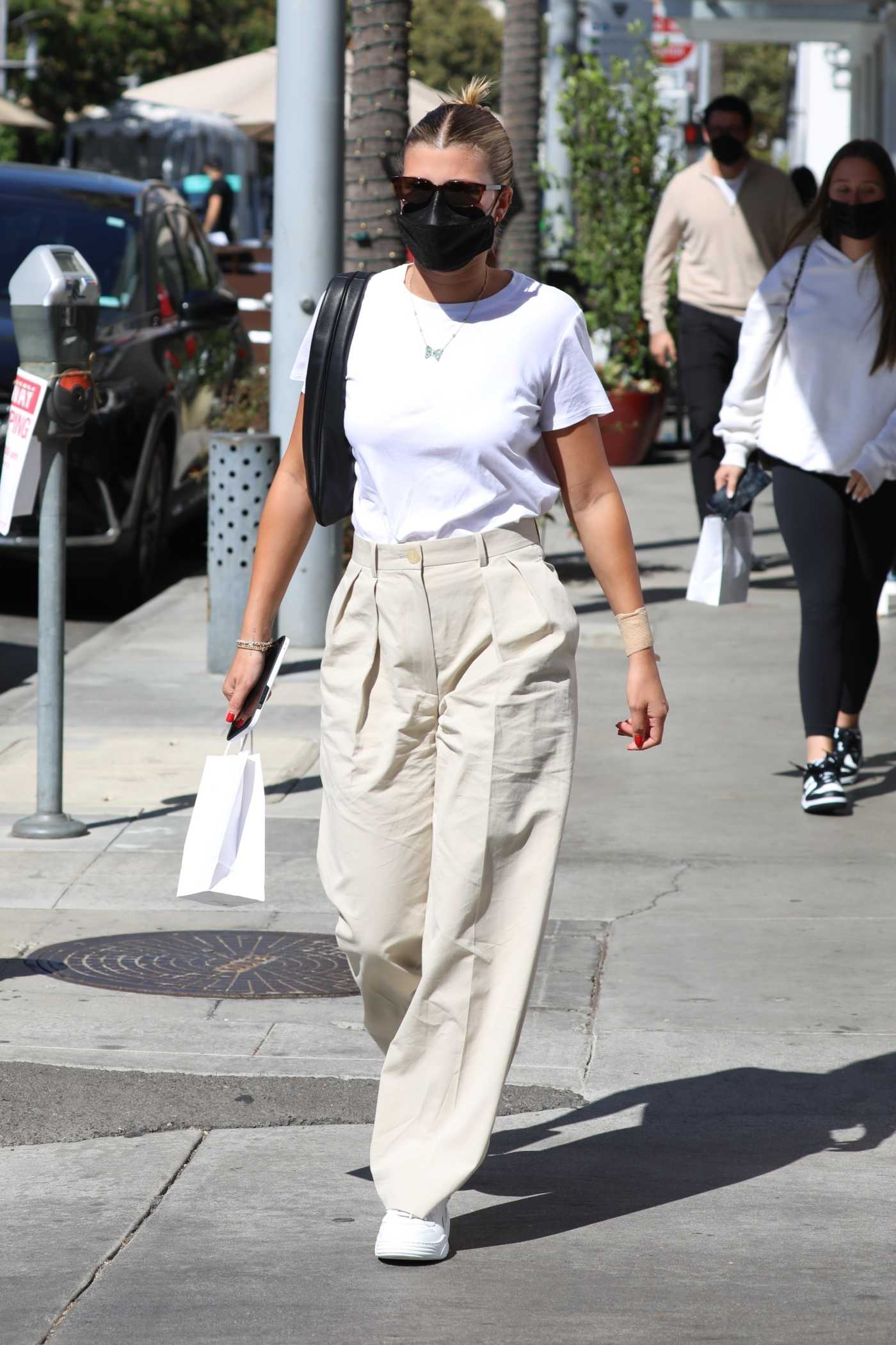 Sofia Richie in a Beige Pants Was Seen Out in Beverly Hills 08/05/2021