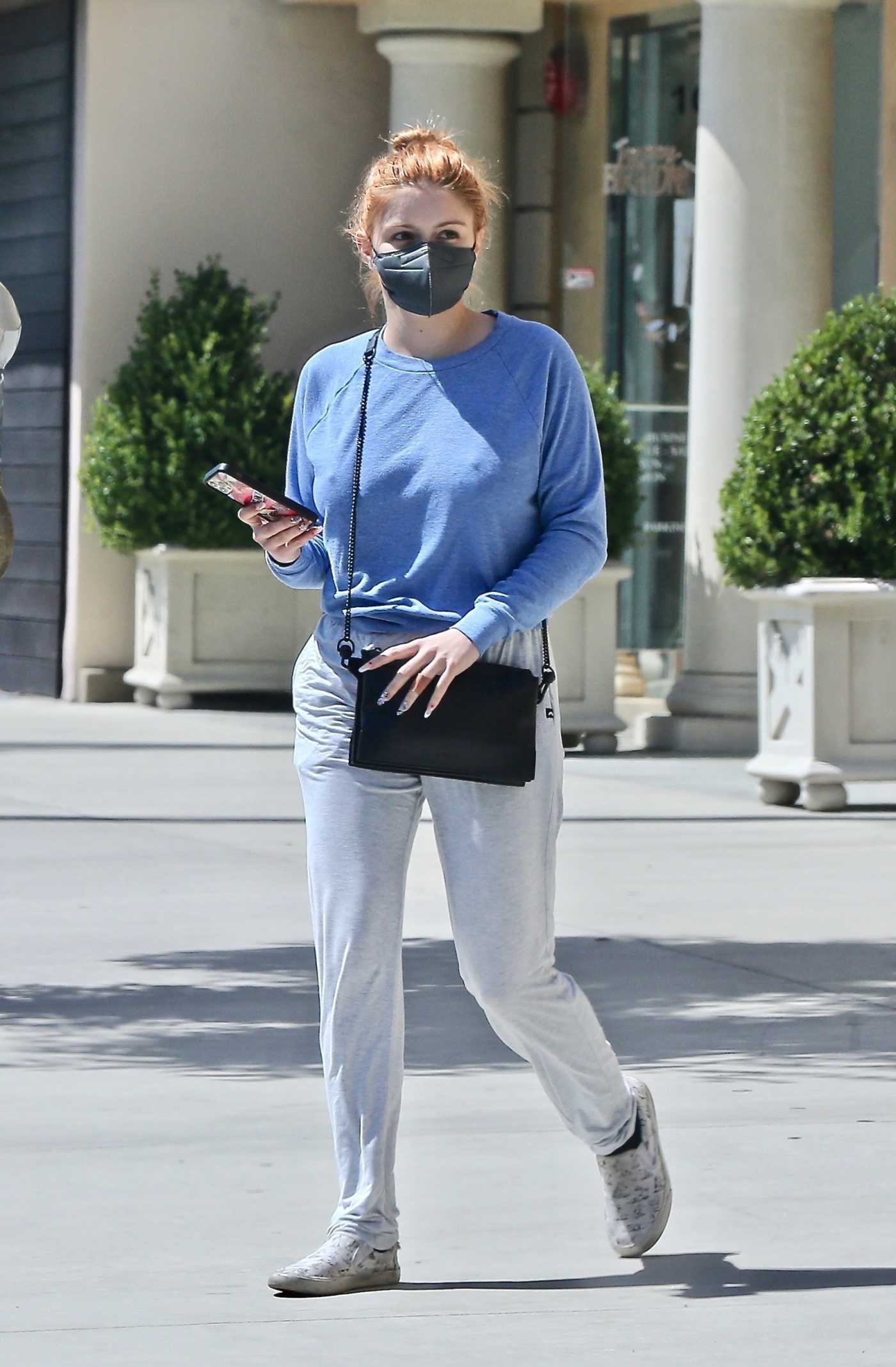 Ariel Winter in a Black Protective Mask Visits a Skin Care Clinic in Los Angeles 09/02/2021