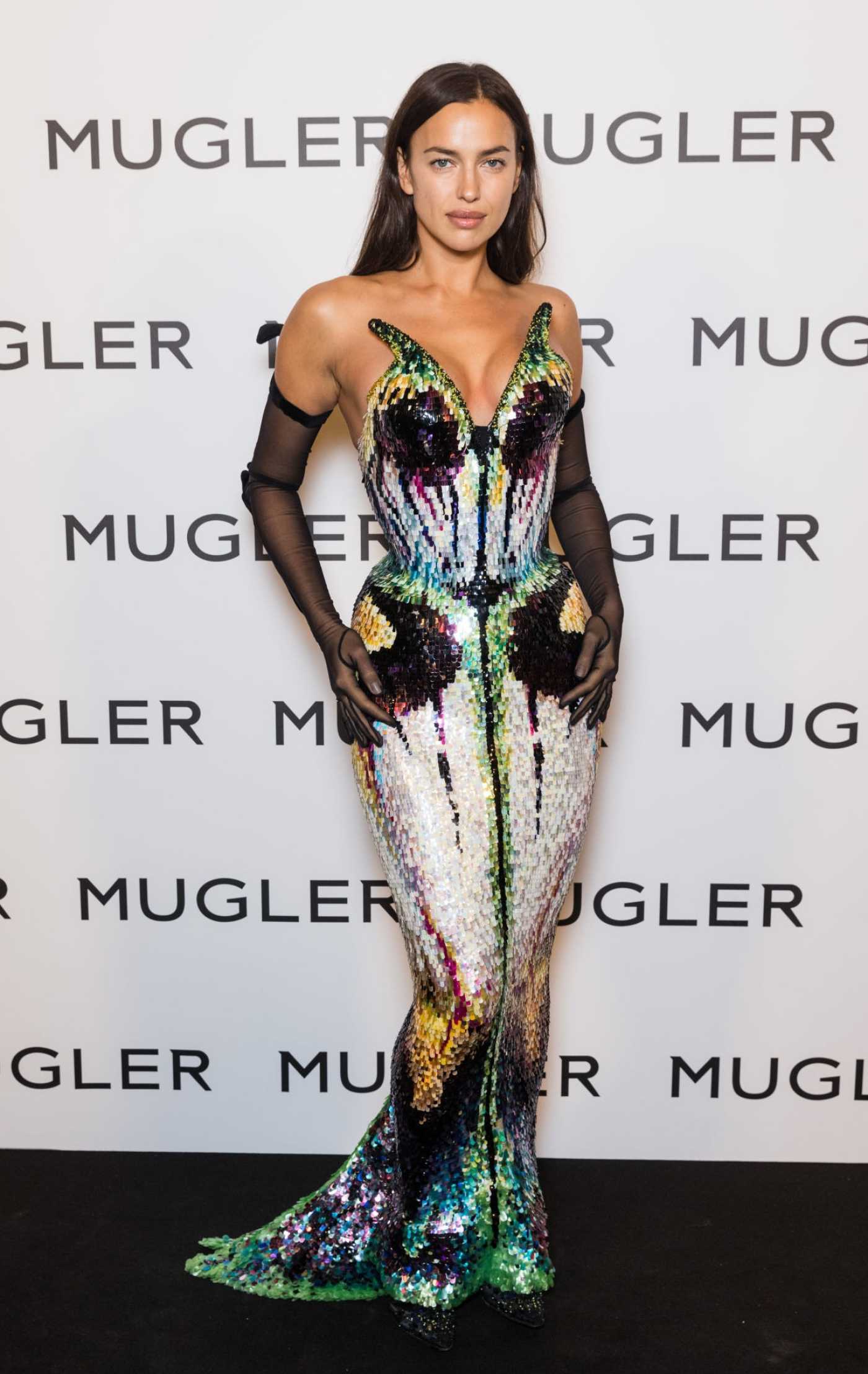 Irina Shayk Attends the Thierry Mugler : Couturissime Photocall in Paris 09/28/2021
