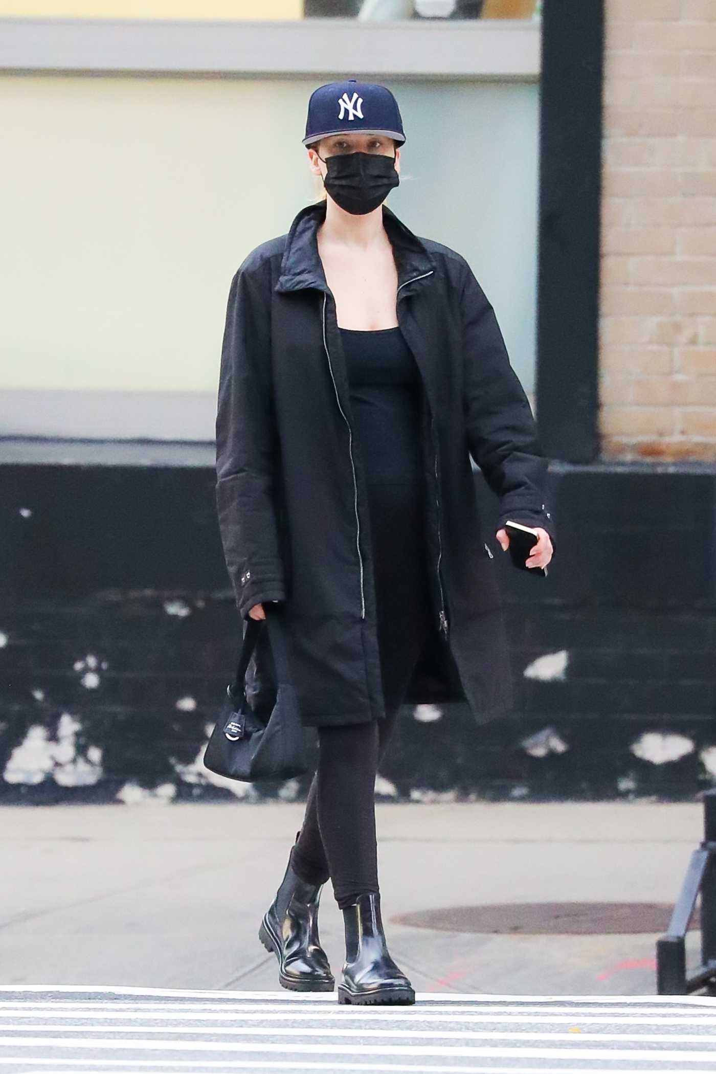 Jennifer Lawrence in a Black Outfit Was Seen Out in New York 09/29/2021