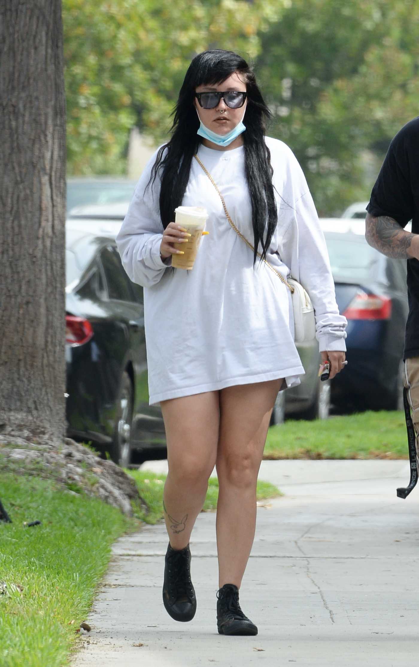 Amanda Bynes in a White Sweatshirt Was Seen Out with Paul Michael in West Hollywood 09/30/2021