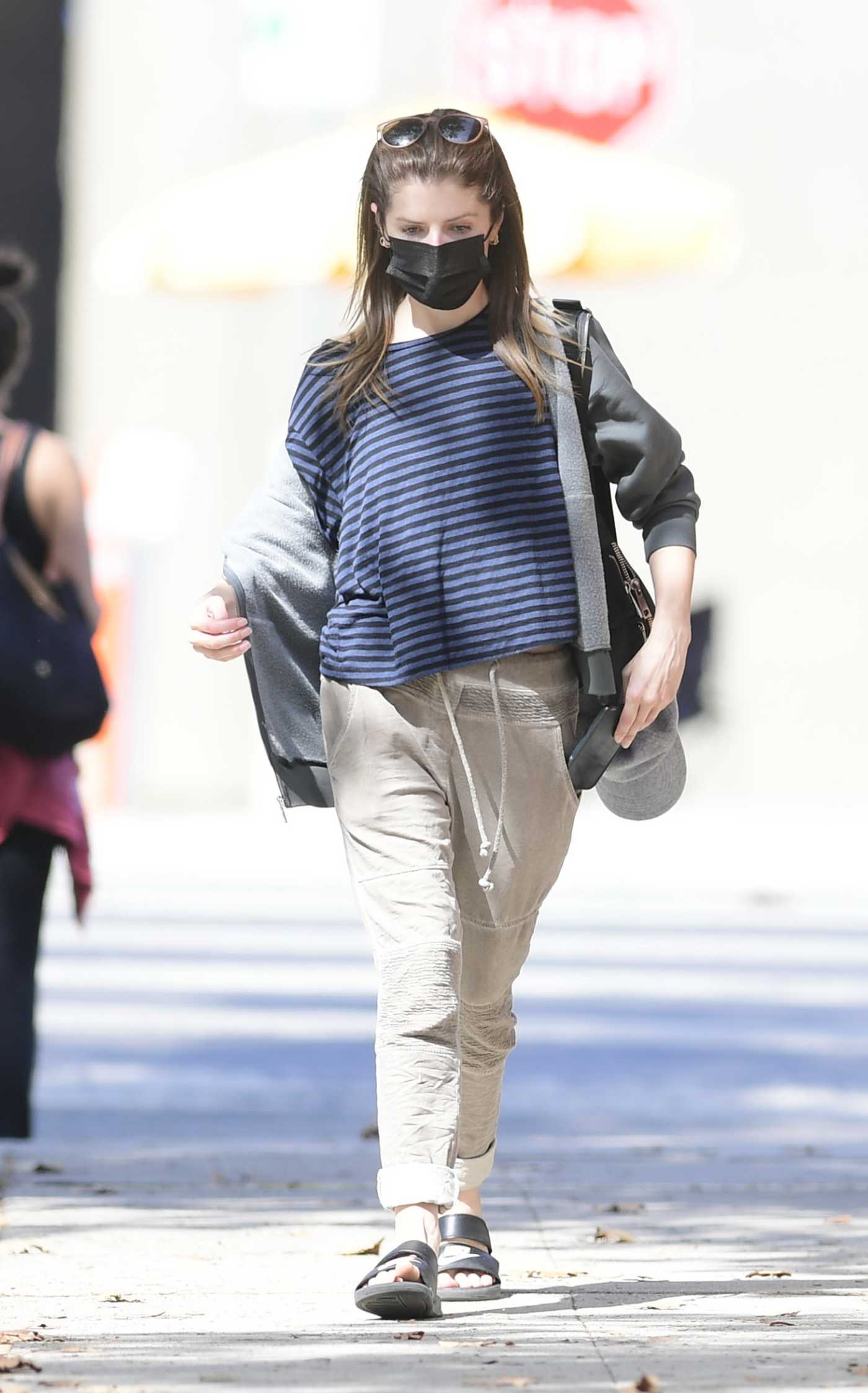 Anna Kendrick in a Black Protective Mask Was Seen Out in Los Angeles 10/06/2021