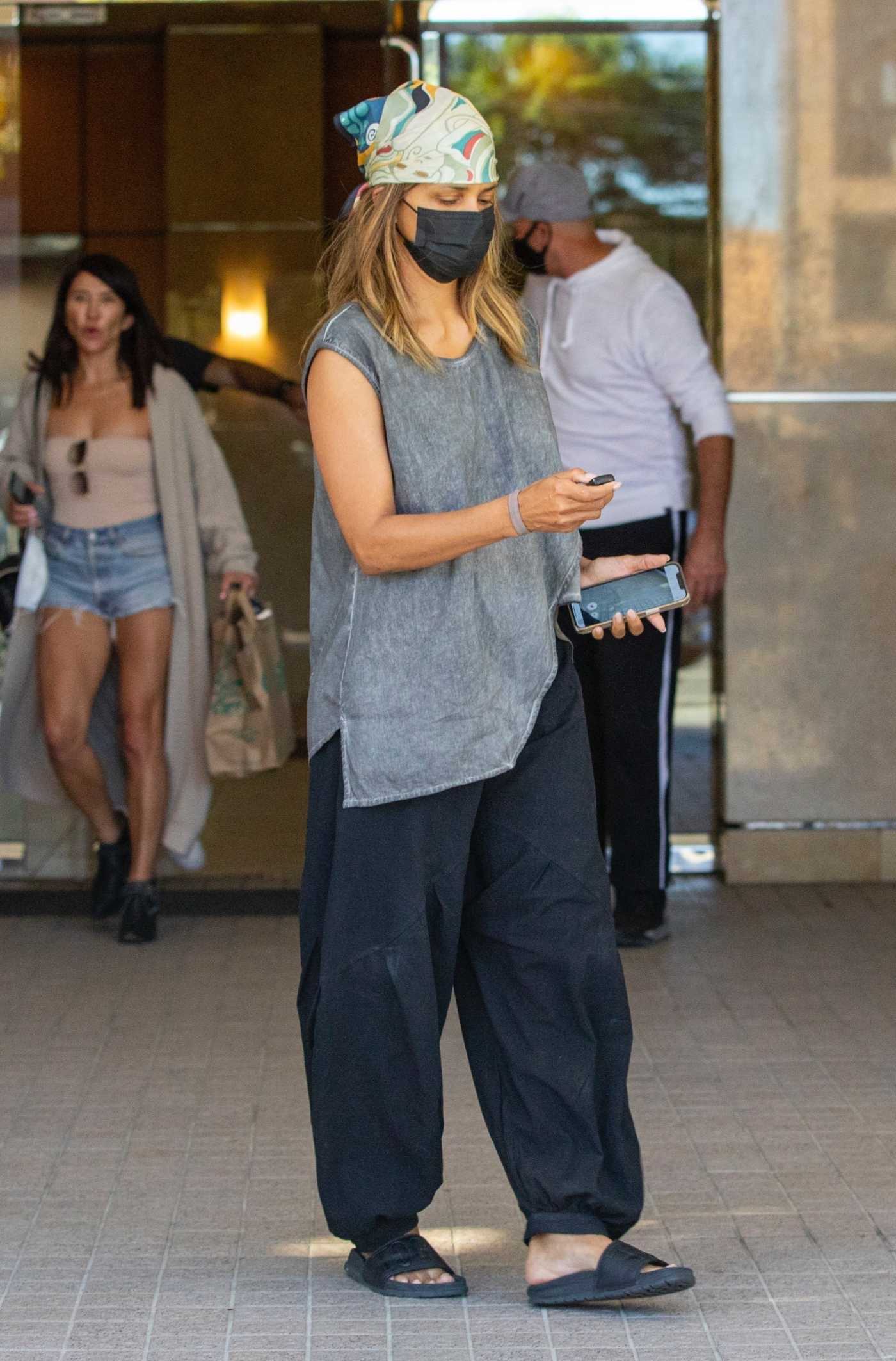 Halle Berry in a Black Protective Mask Leaves Her Office in Beverly Hills 10/12/2021