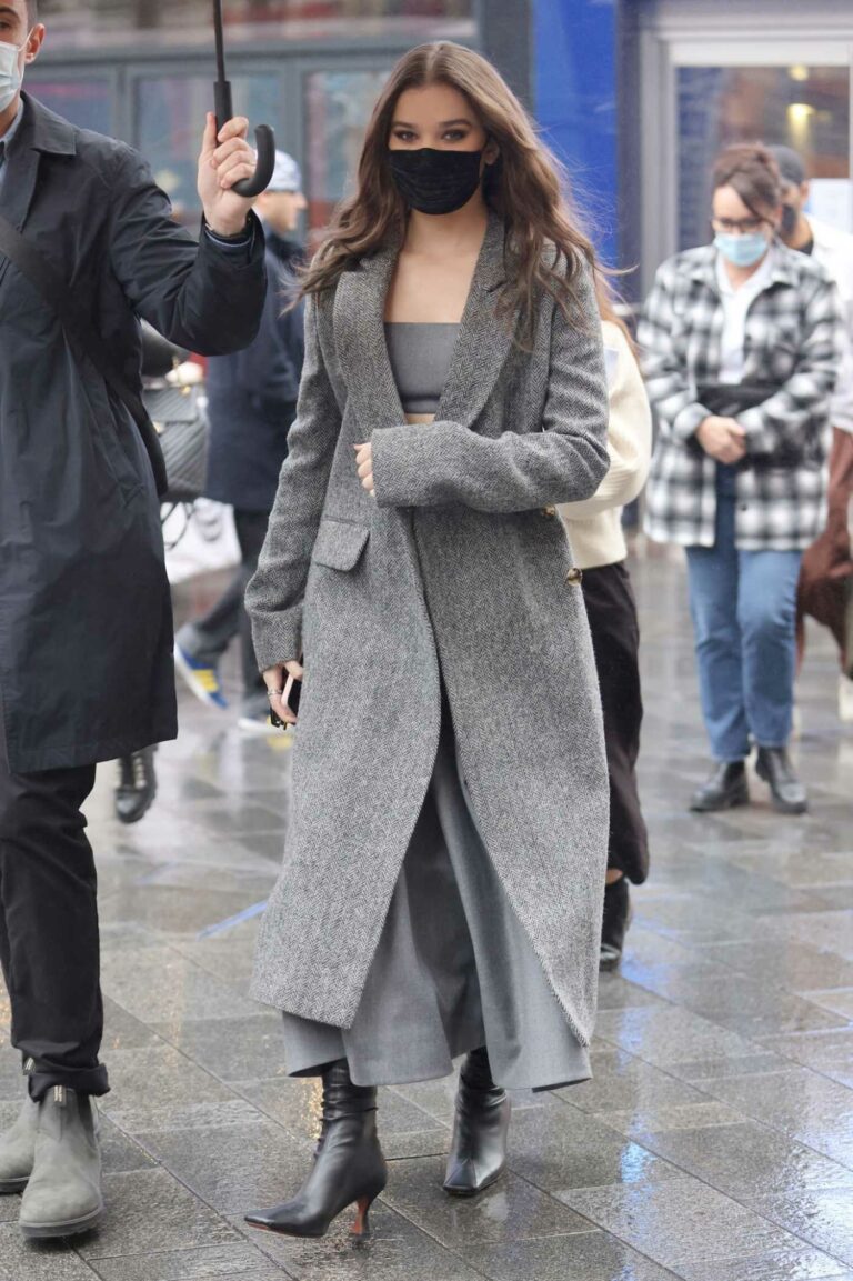 Hailee Steinfeld in a Grey Coat