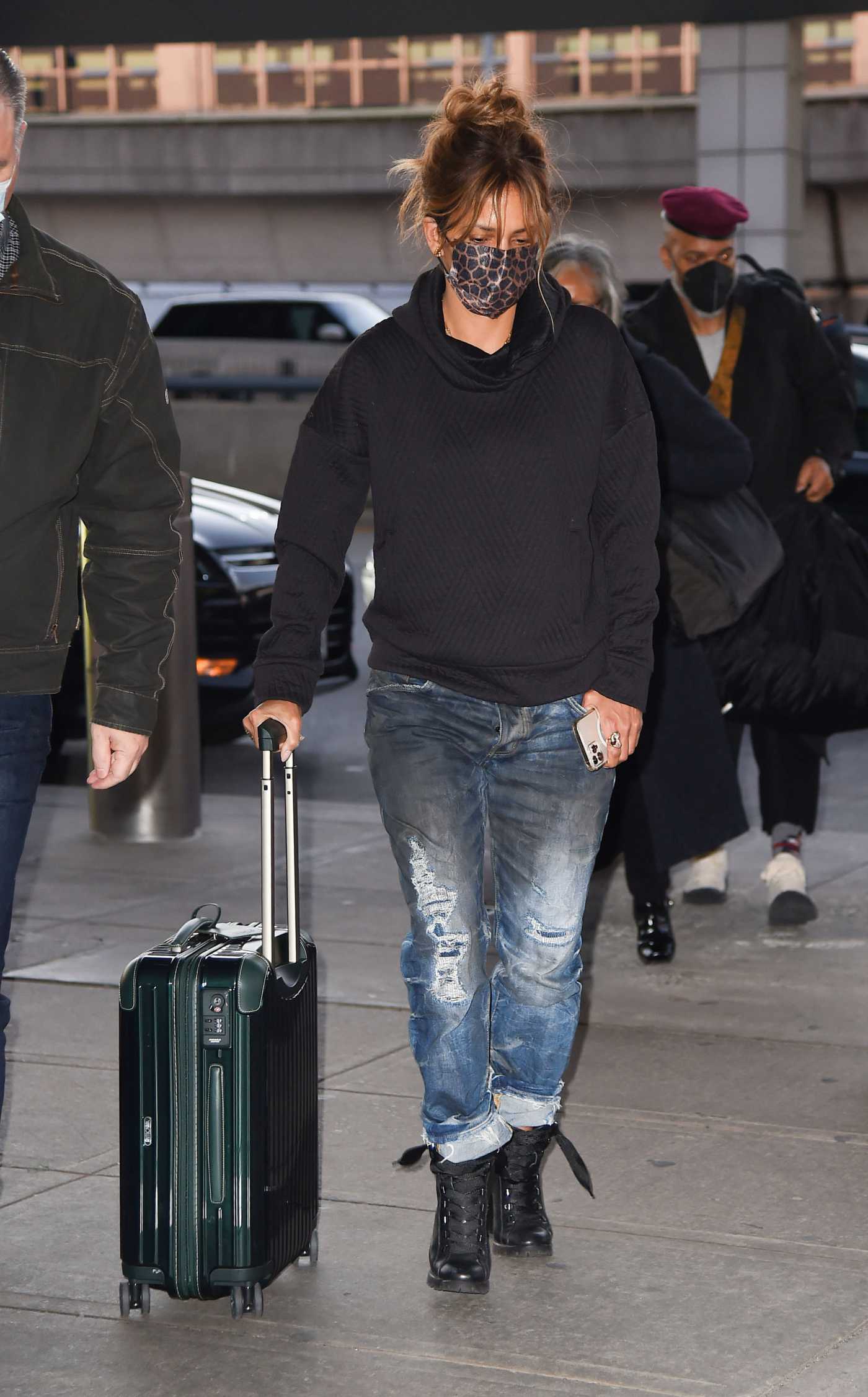 Halle Berry in a Ripped Jeans Arrives at JFK Airport in New York 11/24/2021