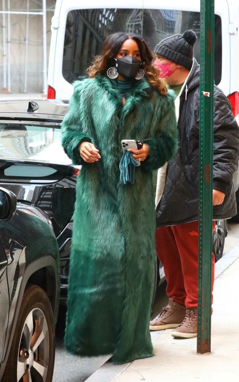 Kelly Rowland in a Green Fur Coat