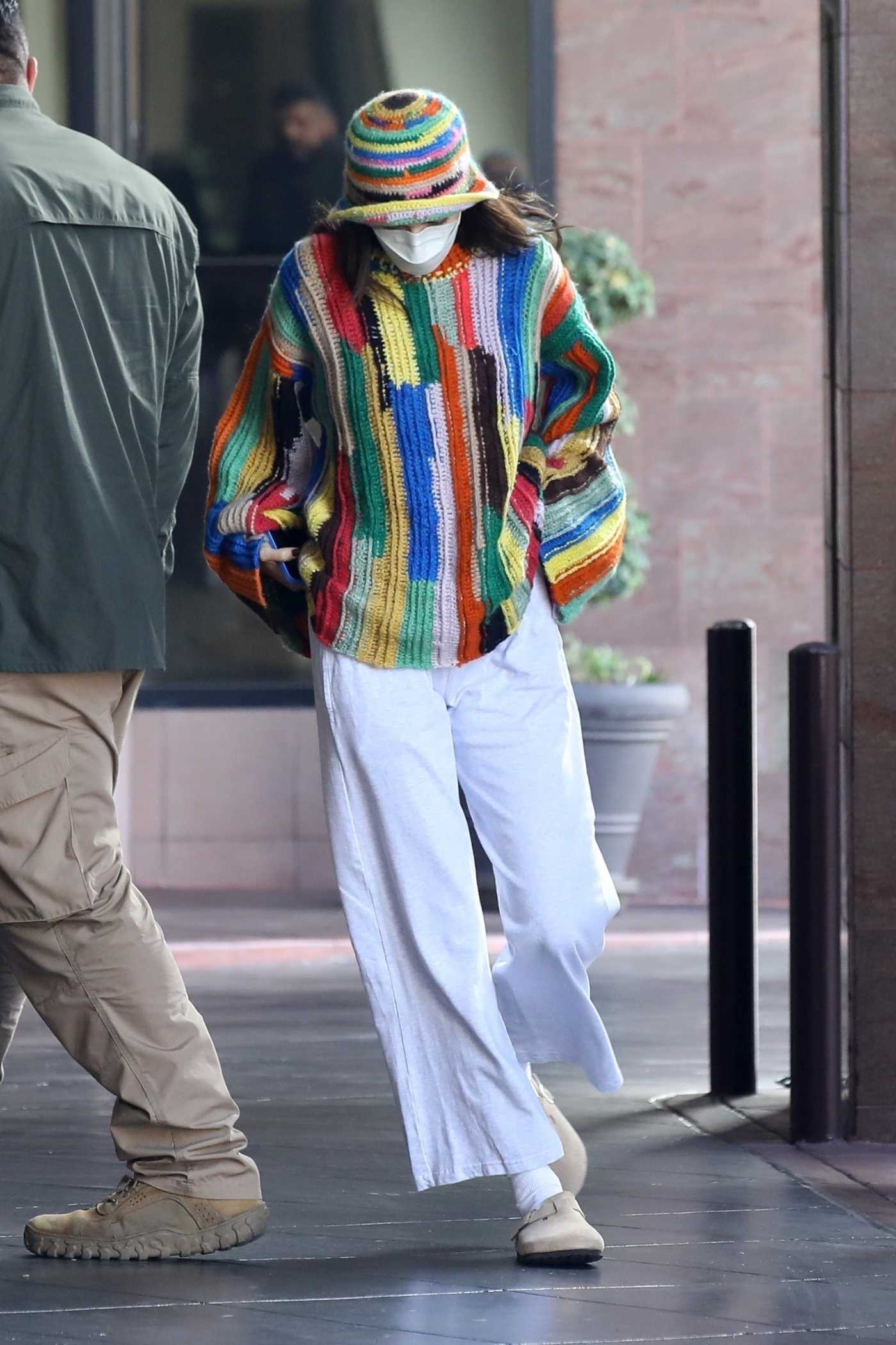 Kendall Jenner in a White Pants Was Seen Out in Beverly Hills 11/10/2021