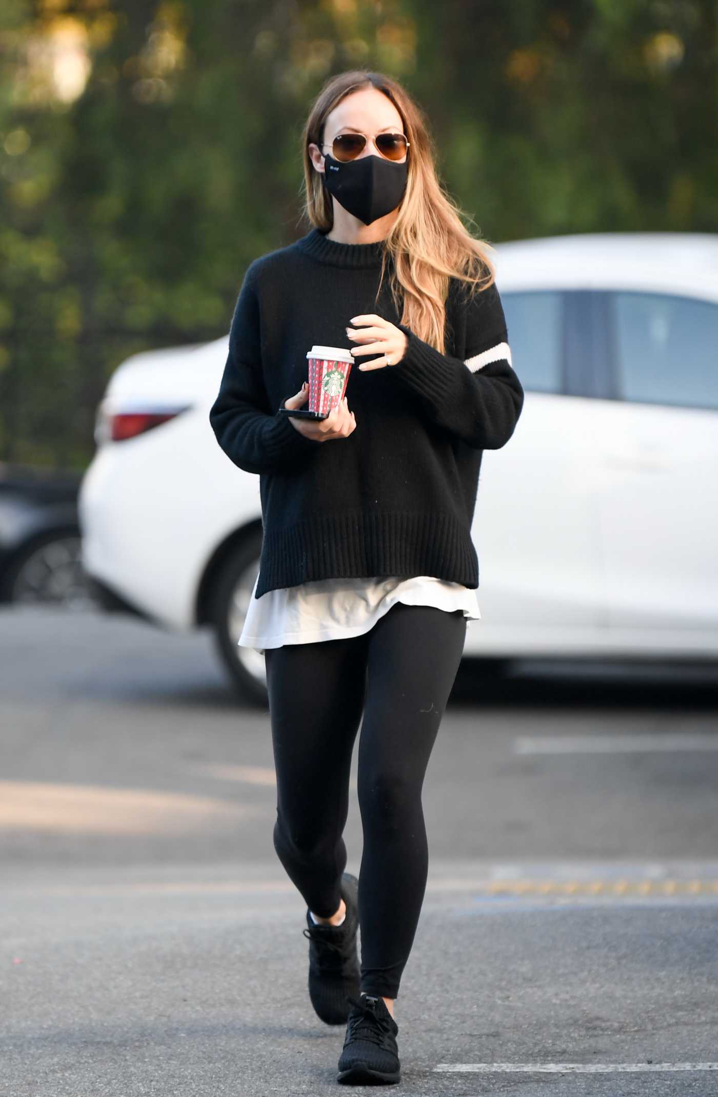 Olivia Wilde in a Black Protective Mask Was Seen Out in Los Angeles 11/05/2021