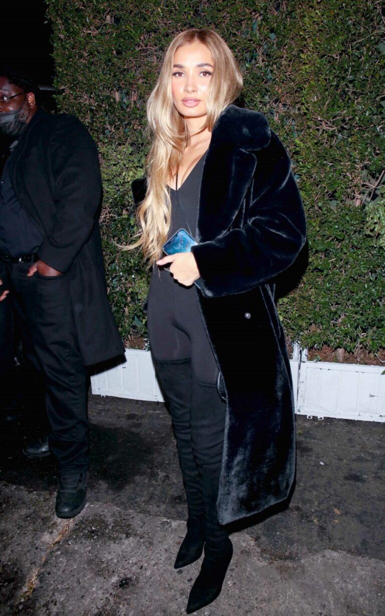 Pia Mia in a Black Fur Coat
