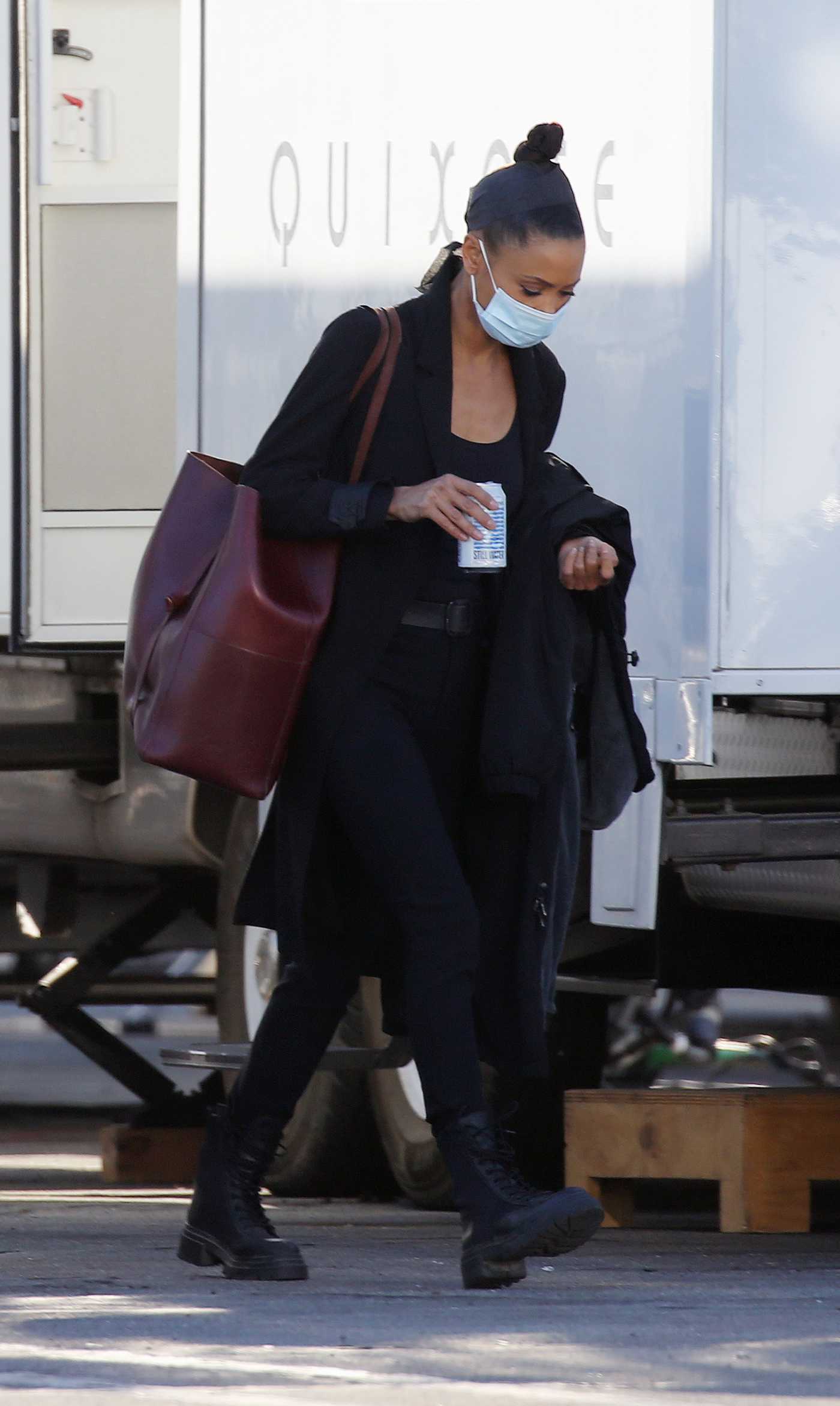 Thandie Newton in a Black Outfit Heads to Set Season 4 of Her Hit Show Westworld in Los Angeles 11/23/2021