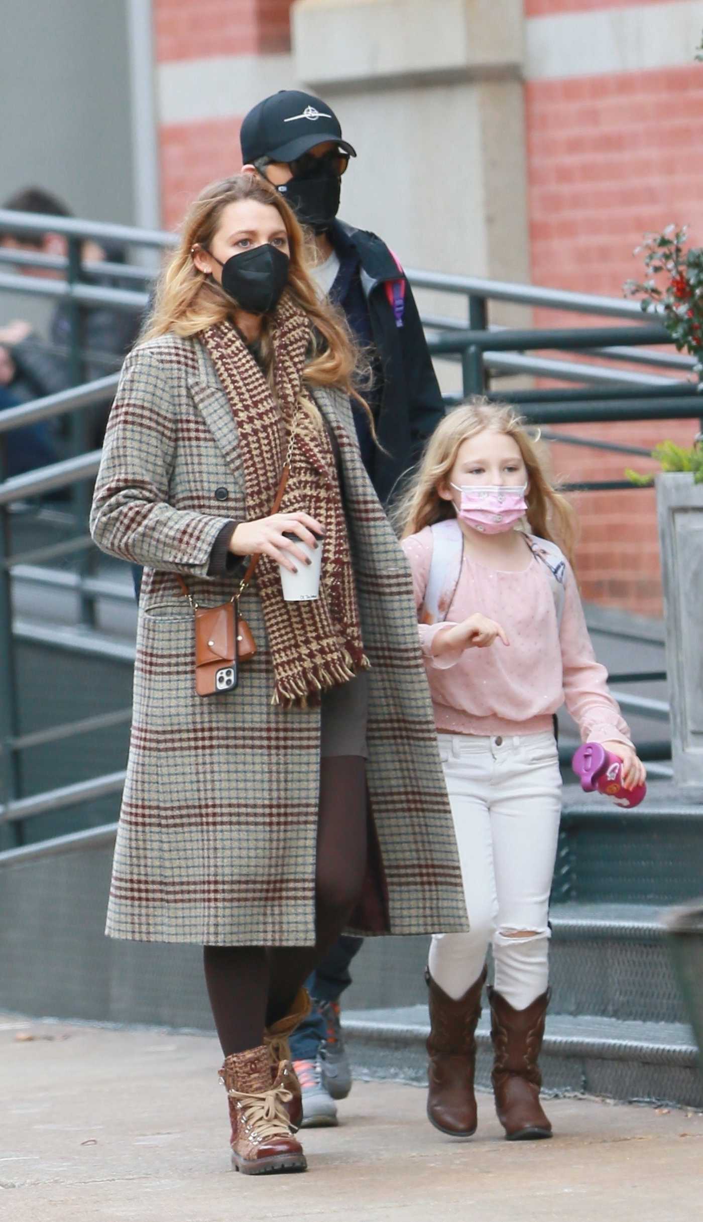 Blake Lively in a Black Protective Mask Was Seen Out with Her Familyin New York City 12/13/2021