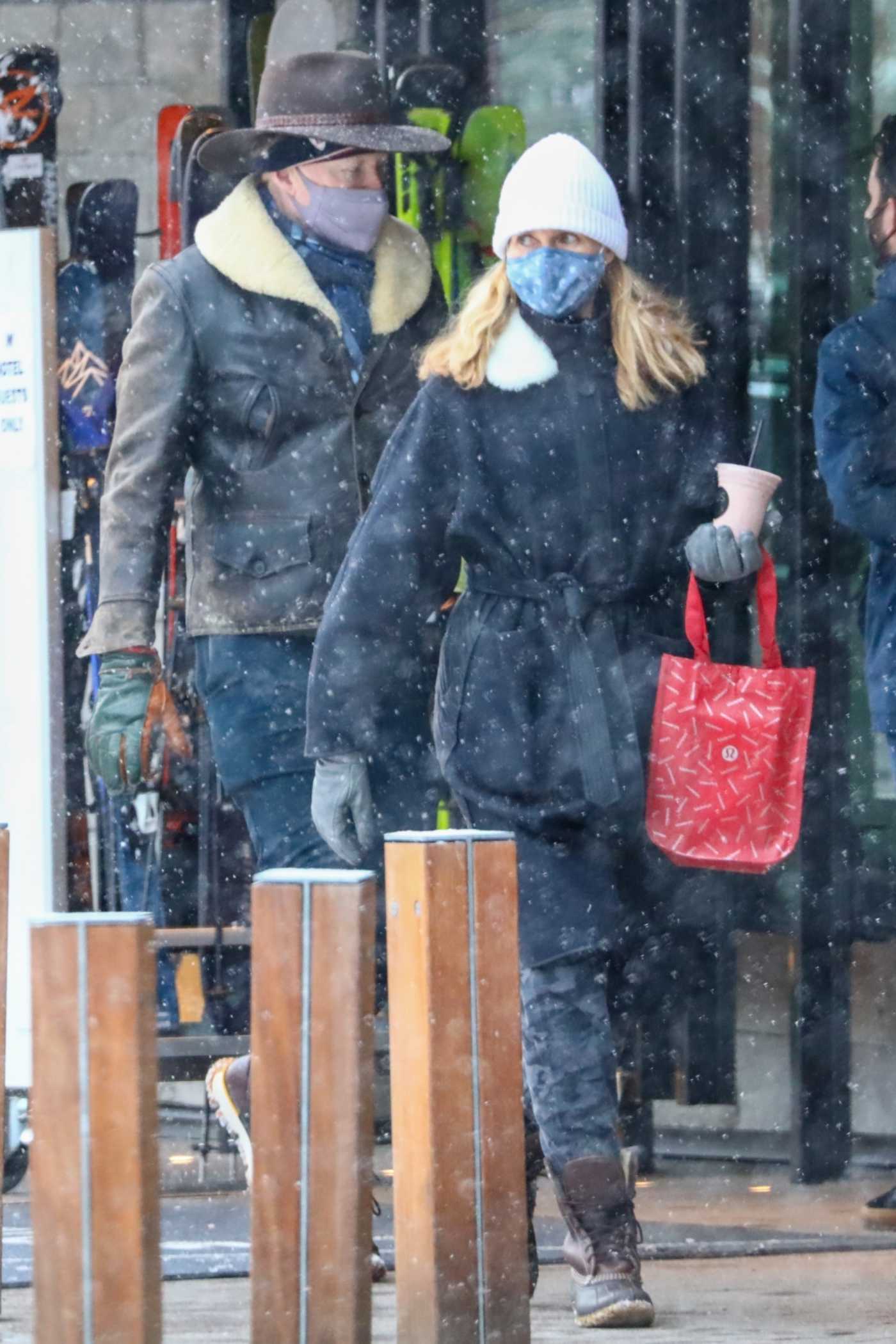 Liza Powel in a Black Coat Was Seen Out with Conan O’Brien in Aspen 12/29/2021