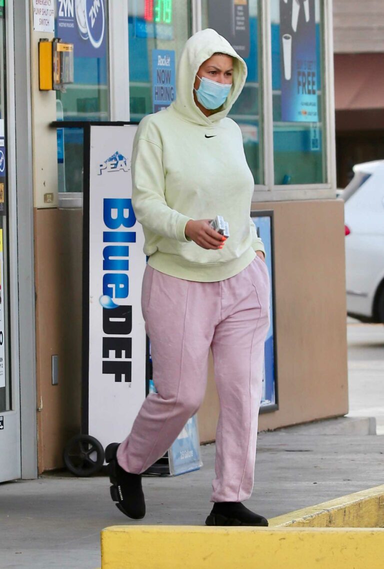 Amber Rose in a Pink Track Pants