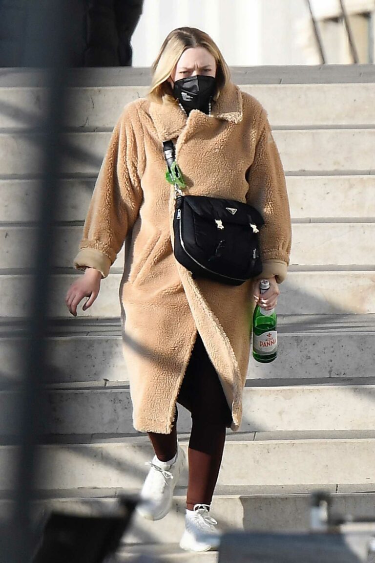 Dakota Fanning in a Beige Faux Fur Coat