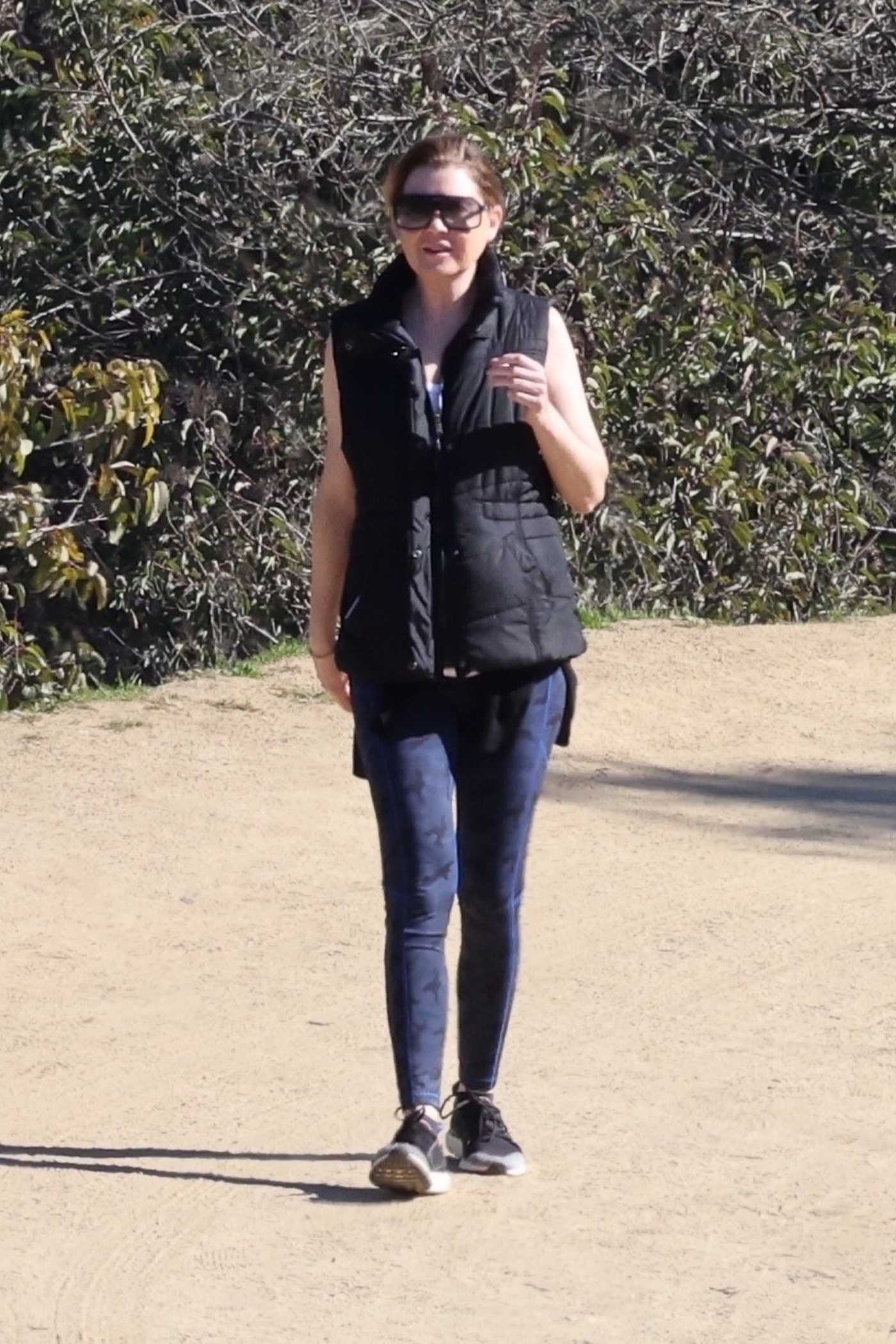 Ellen Pompeo in a Black Vest Was Seen Out in Los Feliz 01/11/2022
