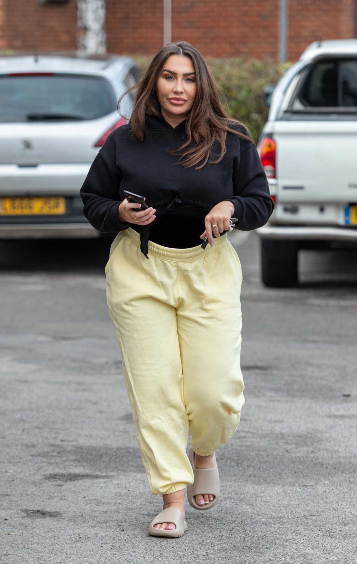 Lauren Goodger in a Yellow Sweatpants Was Seen Out in Essex 01/26/2022