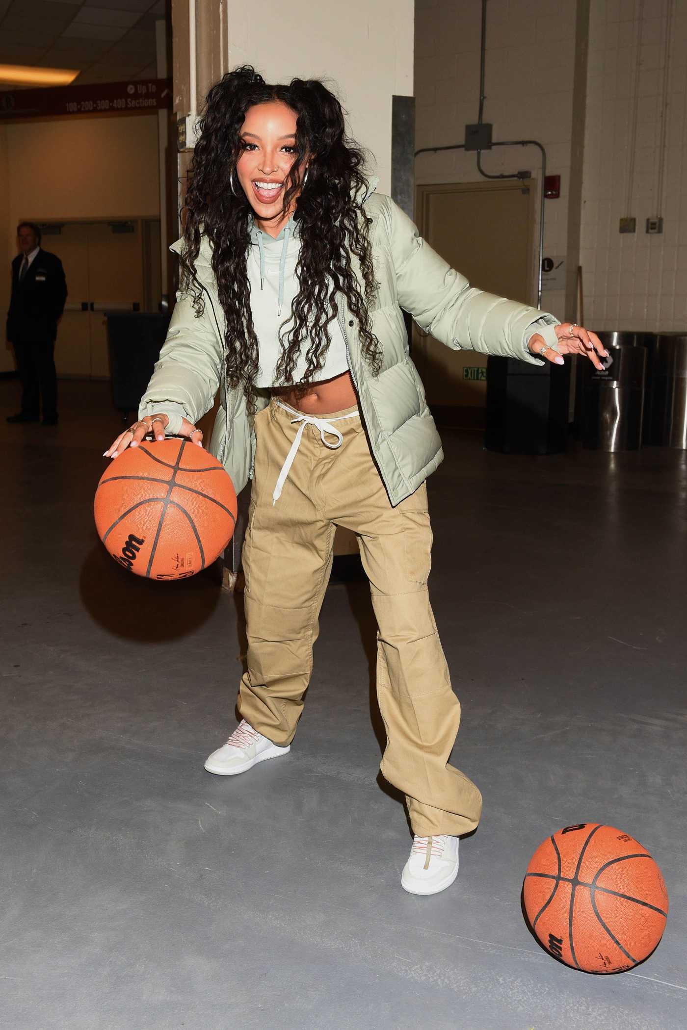 Tinashe Arrives at San Antonio Spurs v New York Knicks Basketball Game at Madison Square Garden in New York 01/10/2022