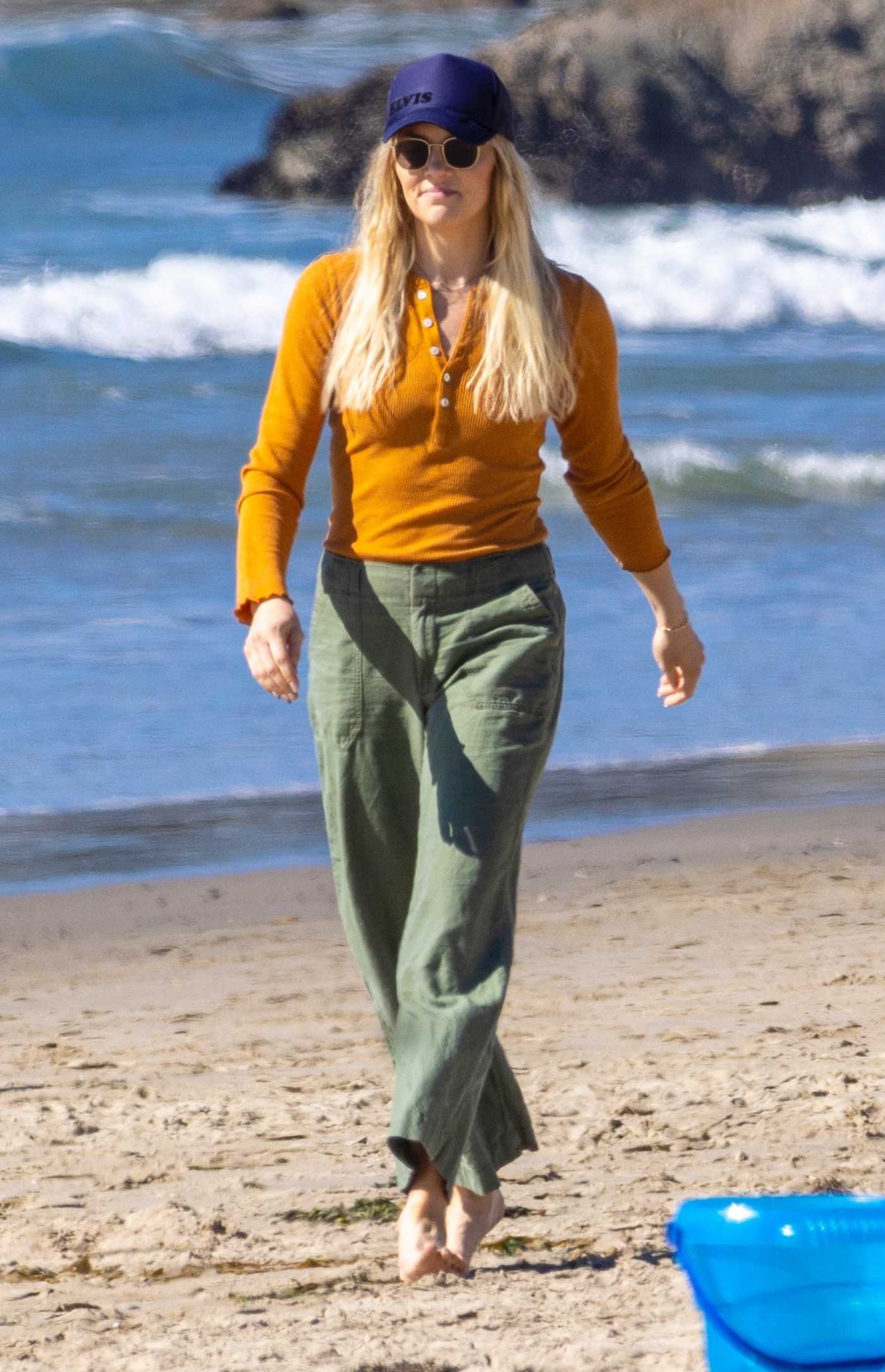 Amanda Kloots in a Blue Cap Was Seen on the Beach in Malibu 02/06/2022