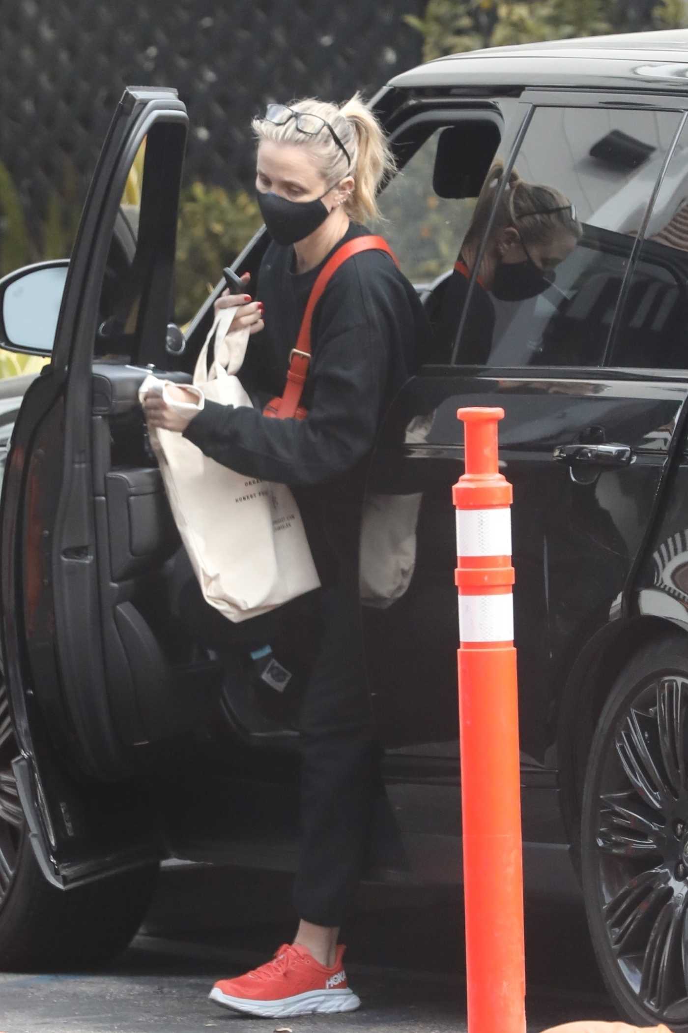 Cameron Diaz in a Black Sweatsuit Was Seen Out in Beverly Hills 02/21/2022