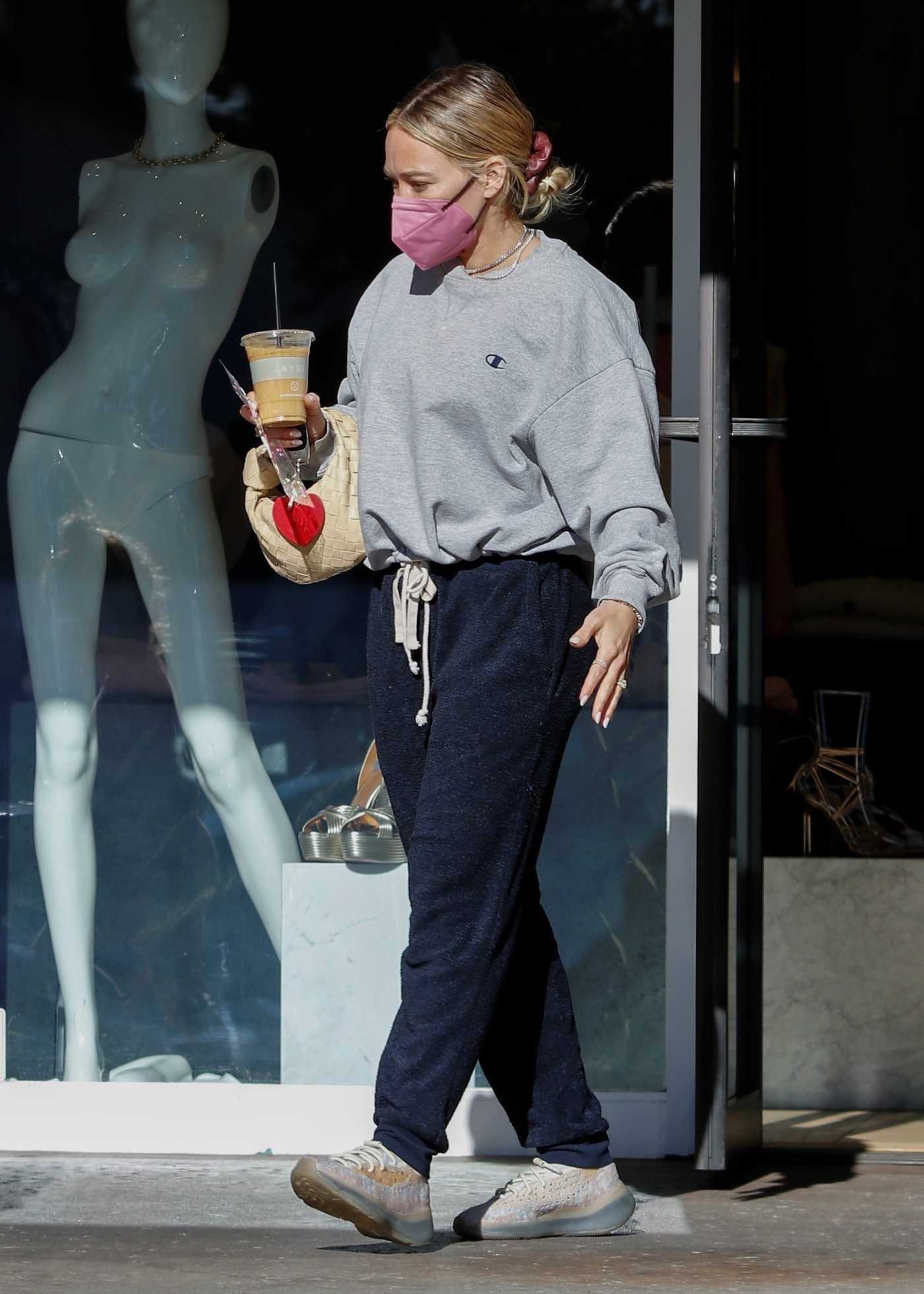 Hilary Duff in a Grey Sweatshirt Was Seen Out in Los Angeles 02/23/2022